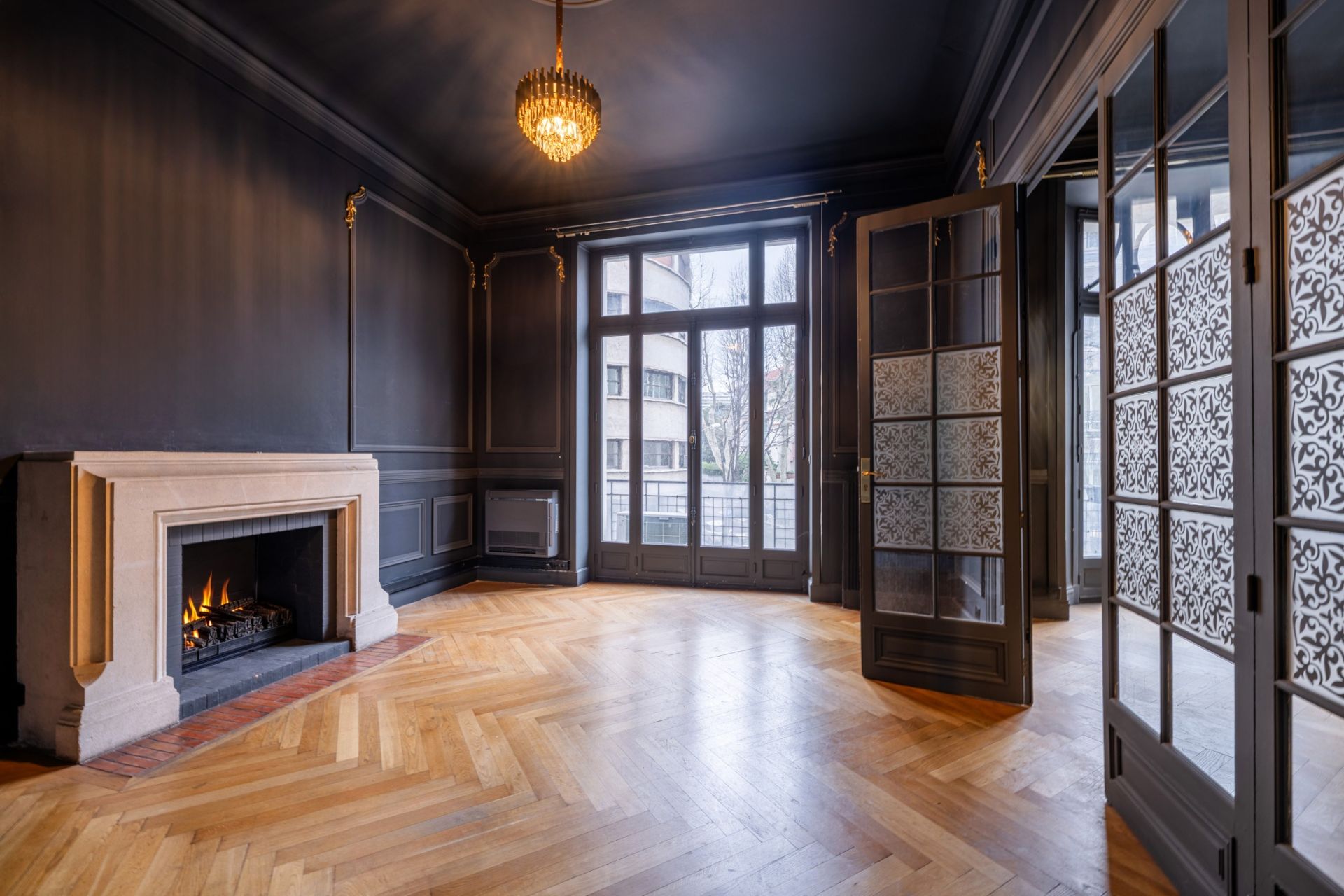 luxury apartment 12 Rooms for sale on MARSEILLE (13008)