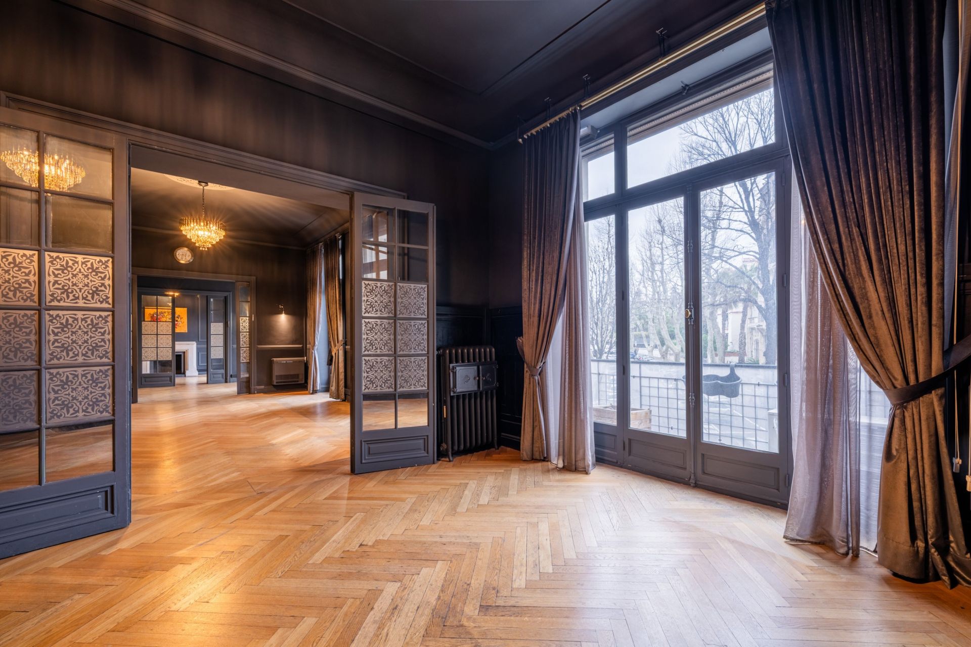 luxury apartment 12 Rooms for sale on MARSEILLE (13008)