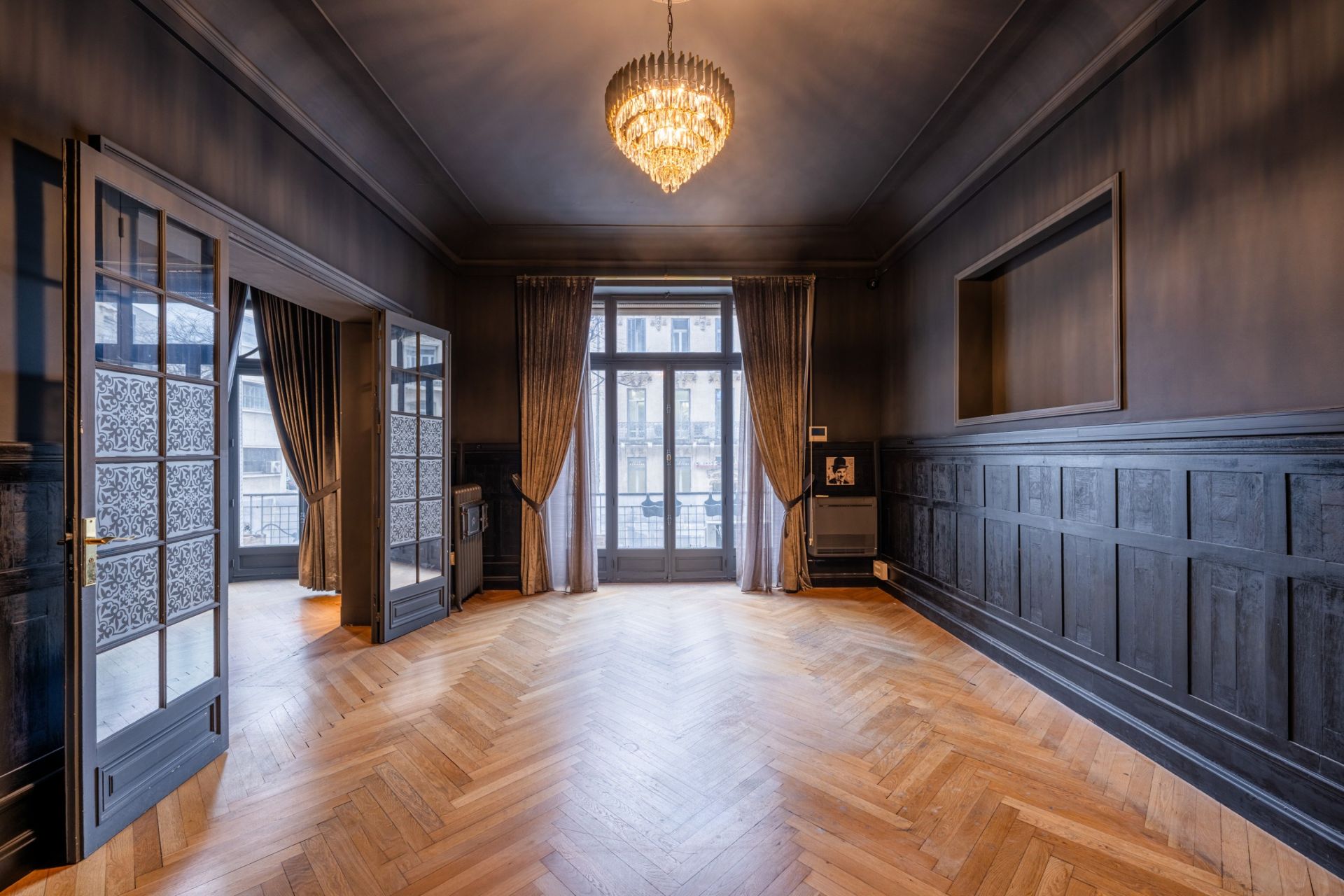 luxury apartment 12 Rooms for sale on MARSEILLE (13008)