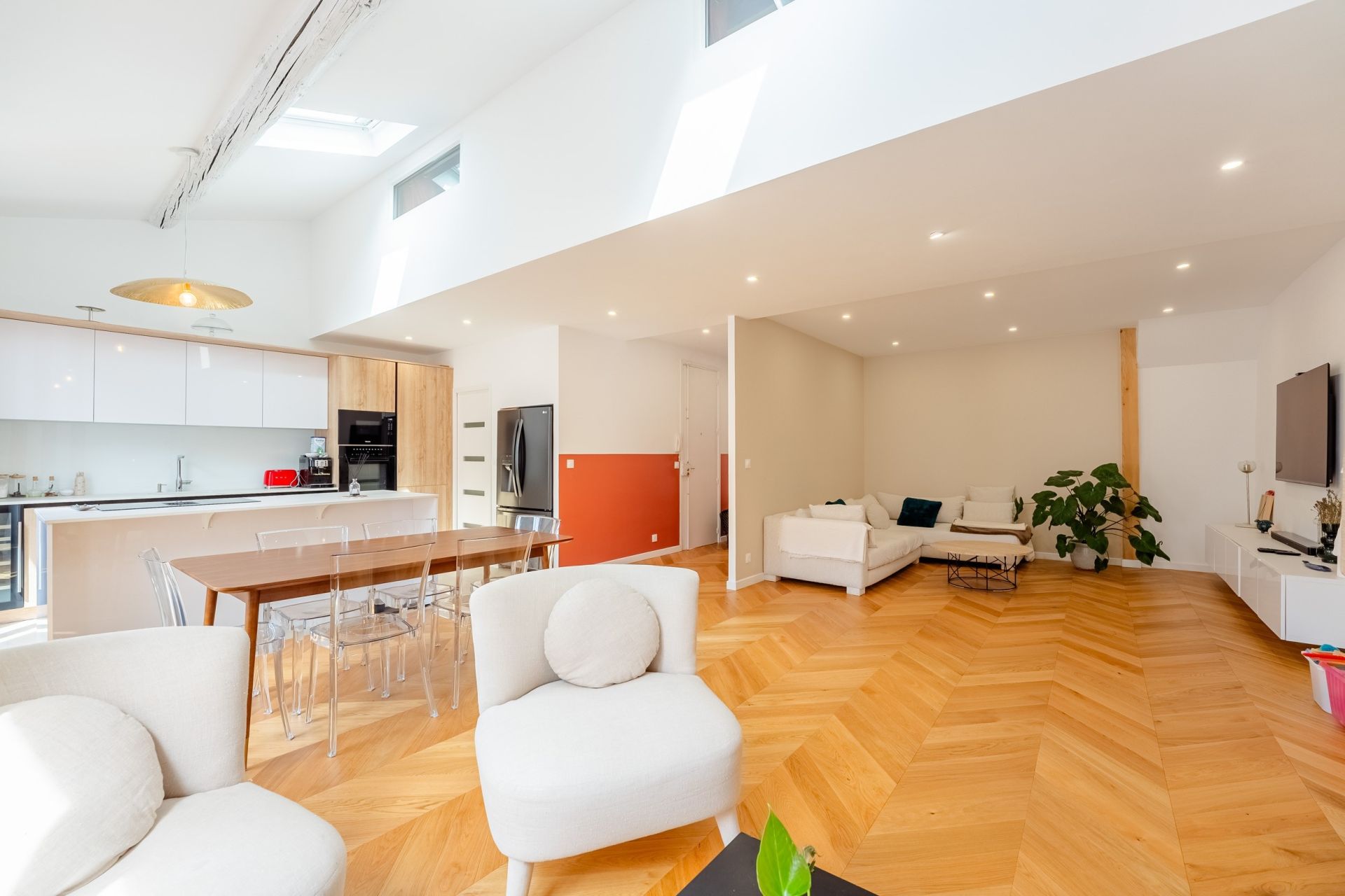 luxury apartment 4 Rooms for sale on MARSEILLE (13007)
