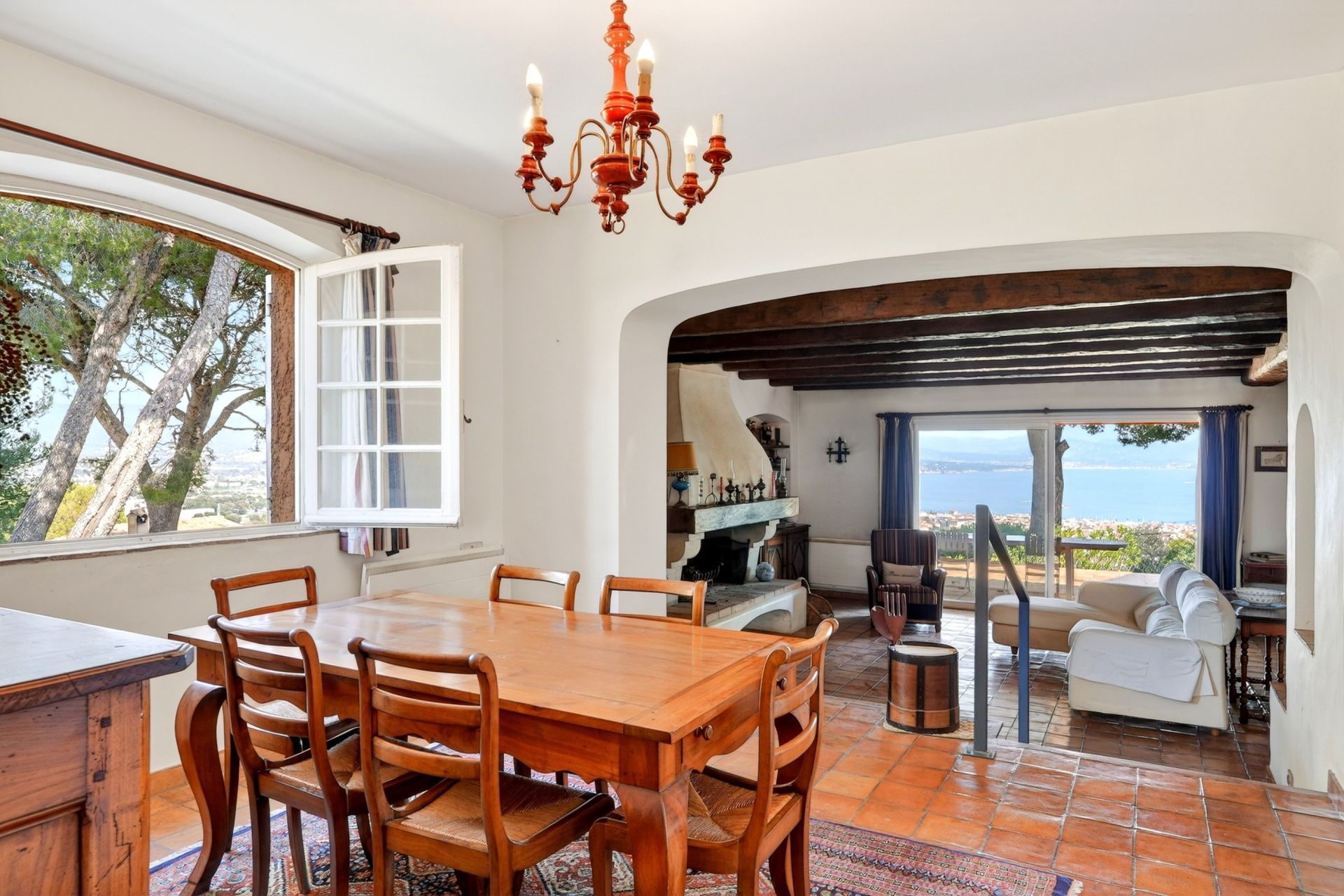 luxury house 6 Rooms for sale on LA CIOTAT (13600)