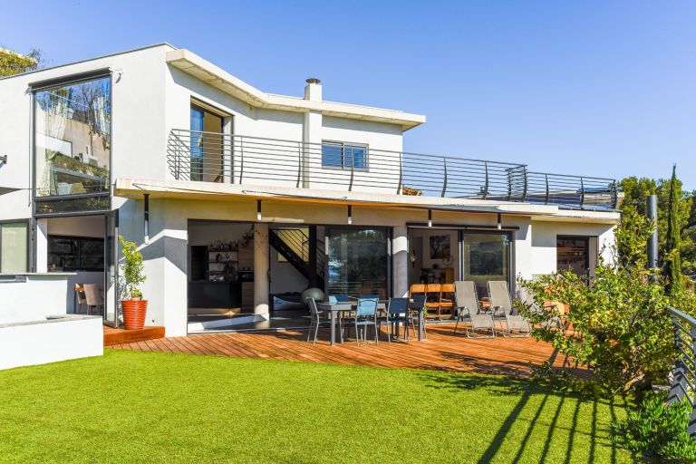 luxury house 7 Rooms for sale on LA CIOTAT (13600)