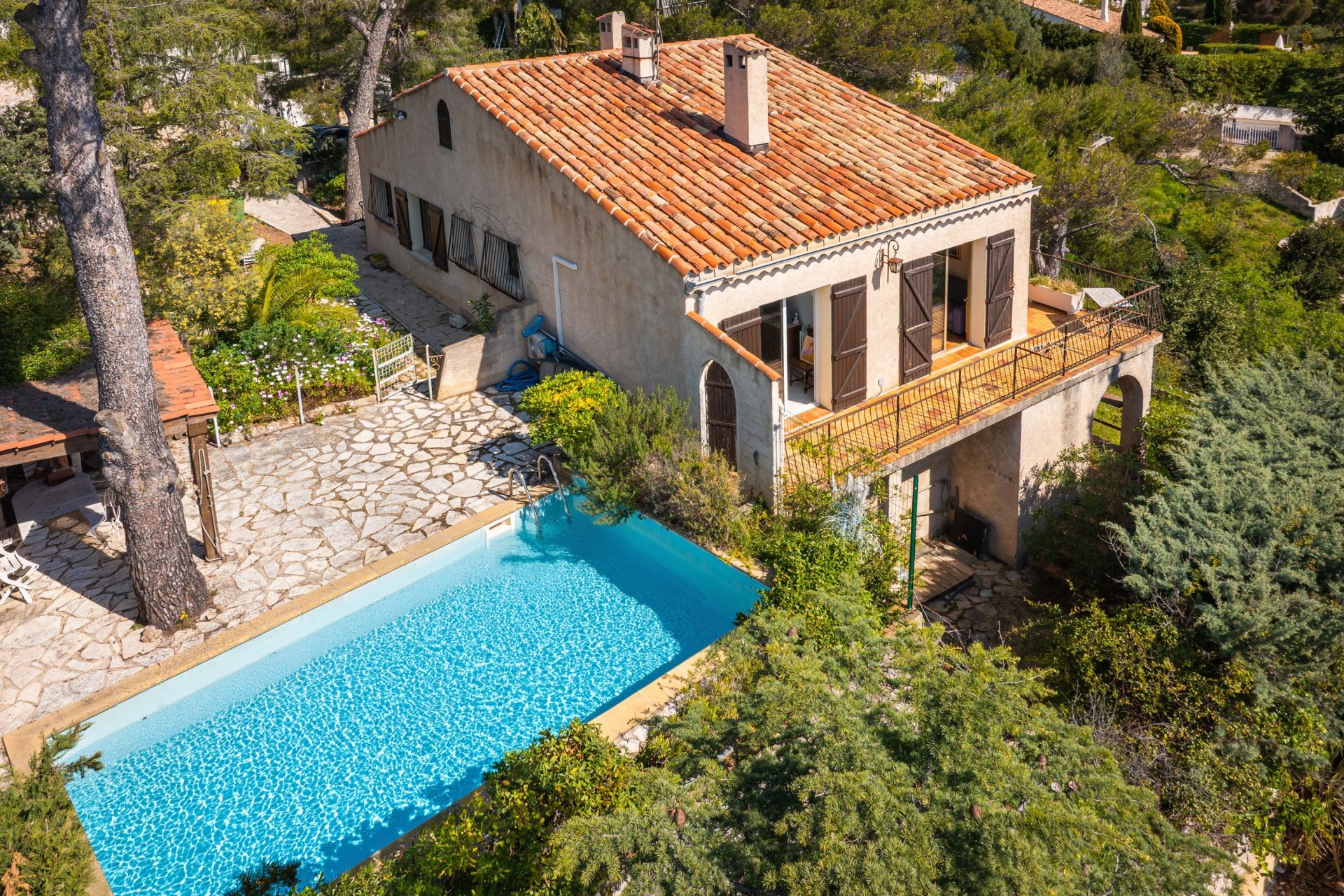 luxury house 5 Rooms for sale on CASSIS (13260)