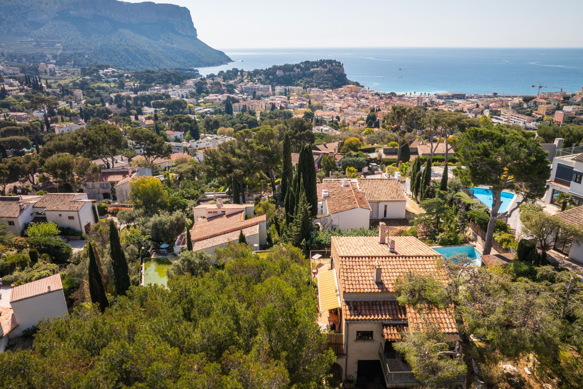 luxury house 5 Rooms for sale on CASSIS (13260)