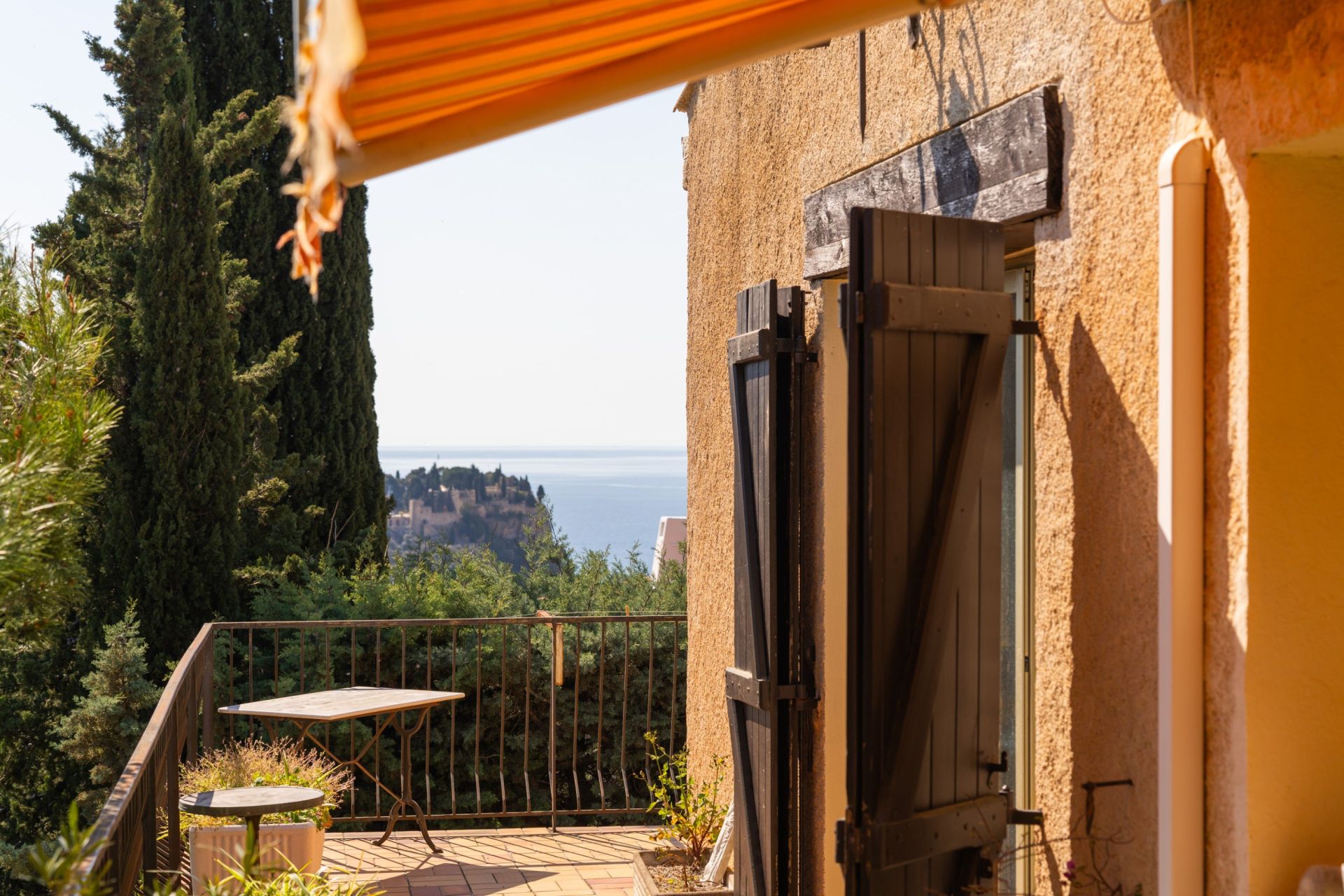 luxury house 5 Rooms for sale on CASSIS (13260)