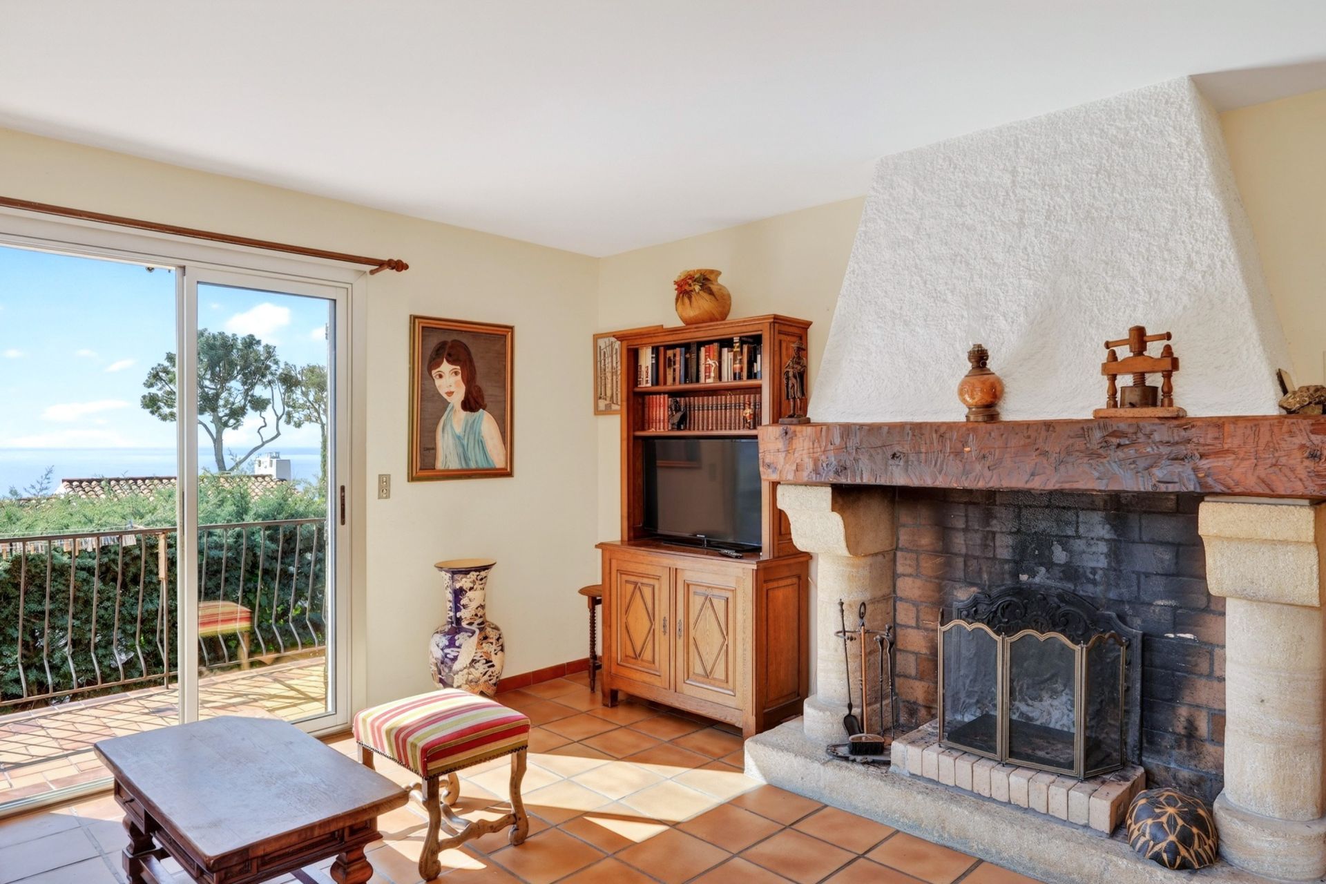 luxury house 5 Rooms for sale on CASSIS (13260)