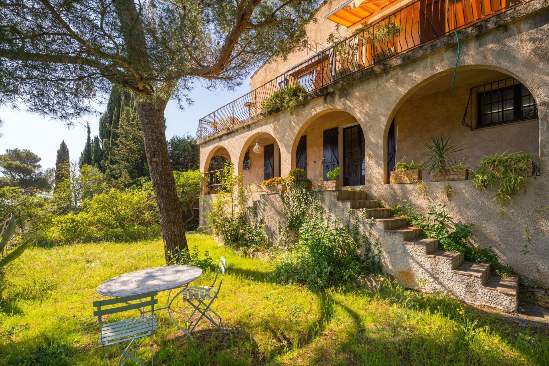 luxury house 5 Rooms for sale on CASSIS (13260)