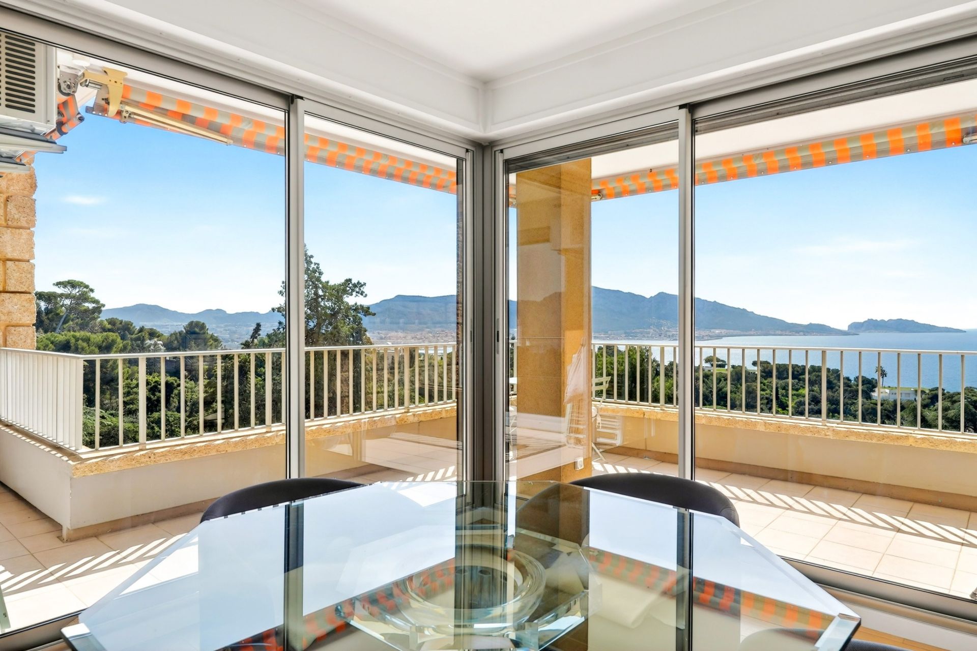 luxury apartment 3 Rooms for sale on MARSEILLE (13007)