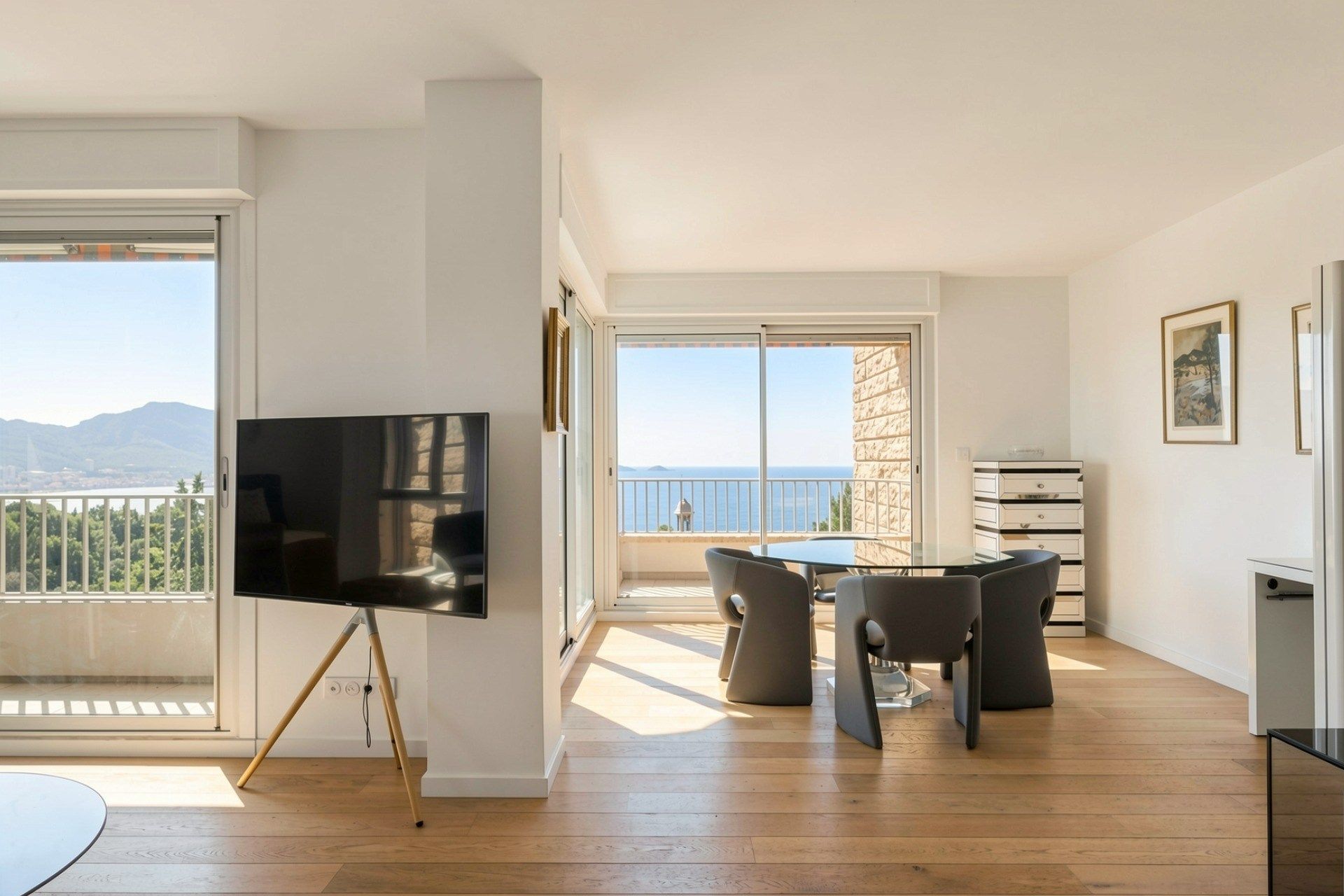luxury apartment 3 Rooms for sale on MARSEILLE (13007)