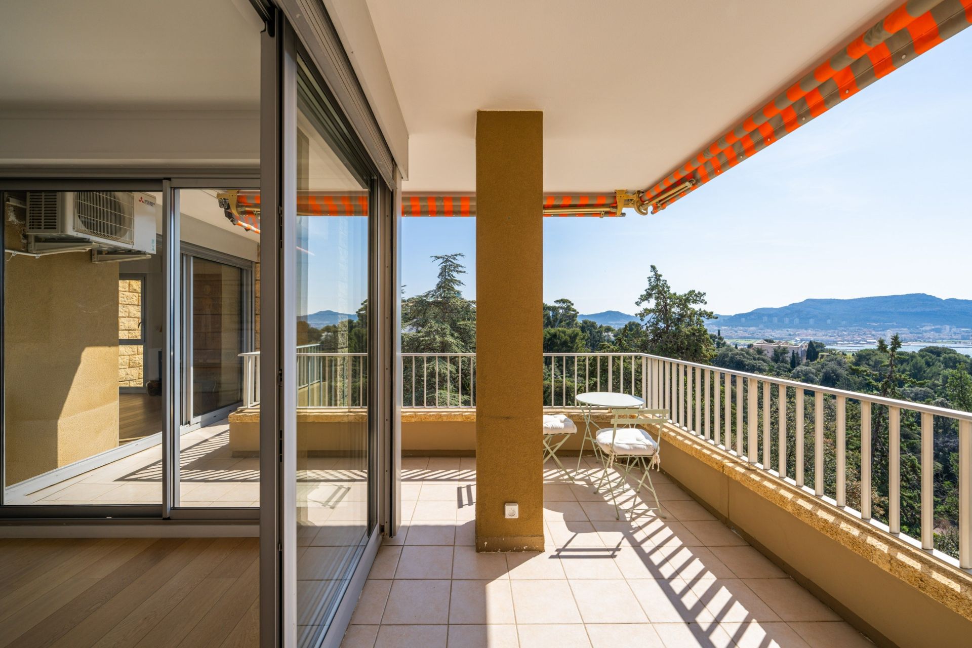 luxury apartment 3 Rooms for sale on MARSEILLE (13007)