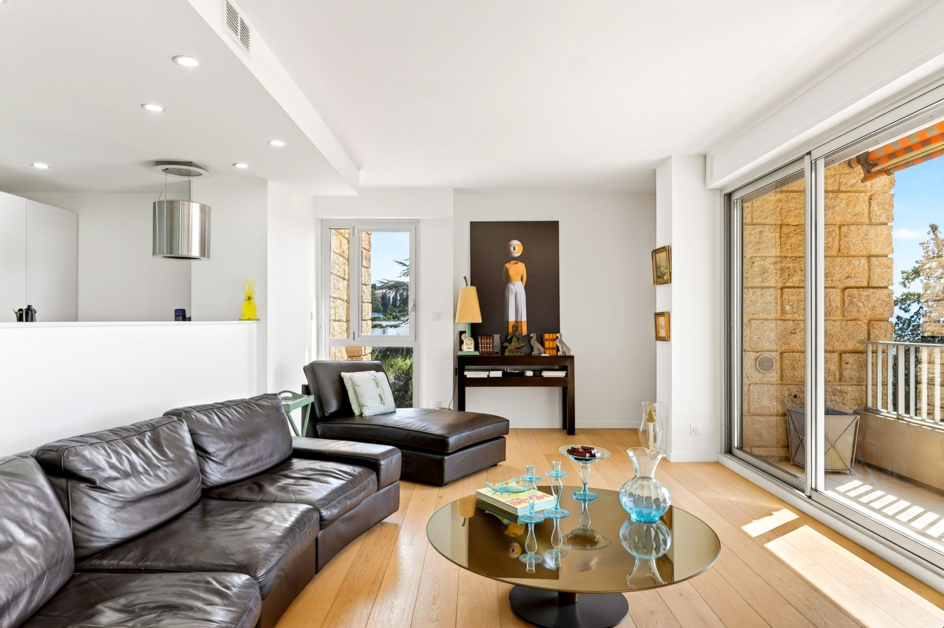 luxury apartment 3 Rooms for sale on MARSEILLE (13007)