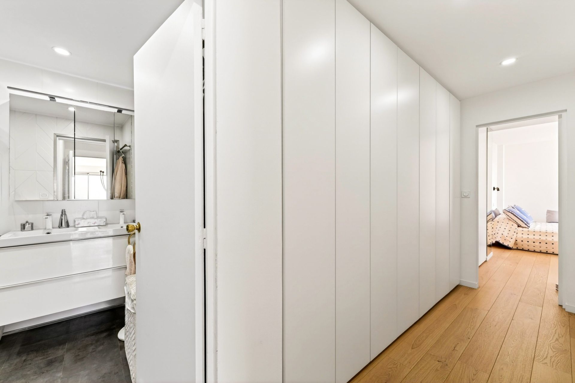 luxury apartment 3 Rooms for sale on MARSEILLE (13007)