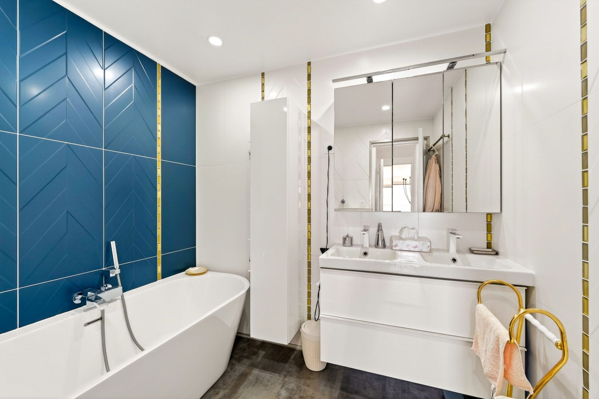 luxury apartment 3 Rooms for sale on MARSEILLE (13007)