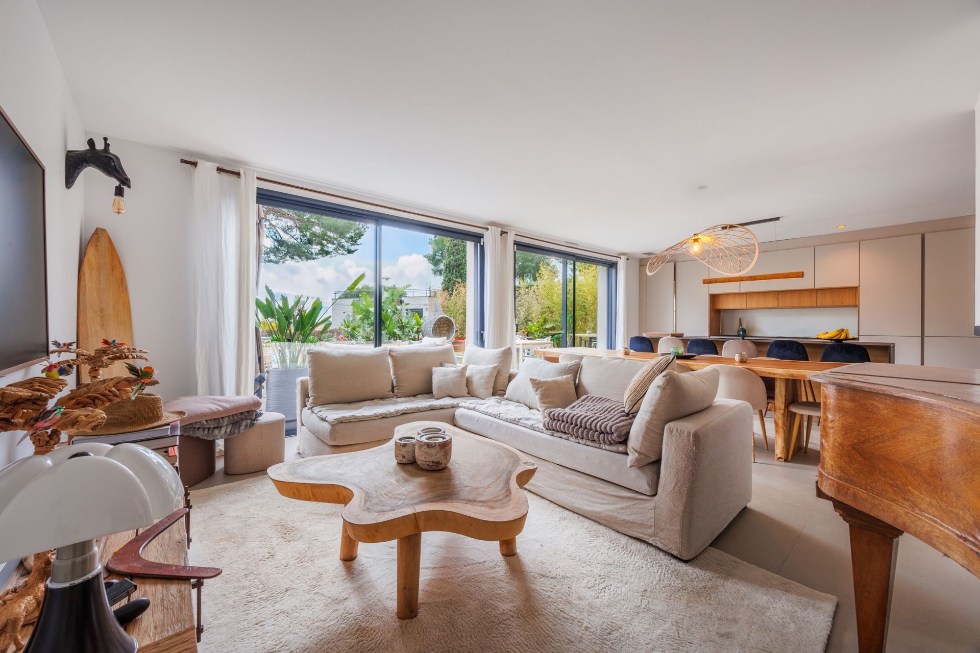 luxury house 7 Rooms for sale on CASSIS (13260)