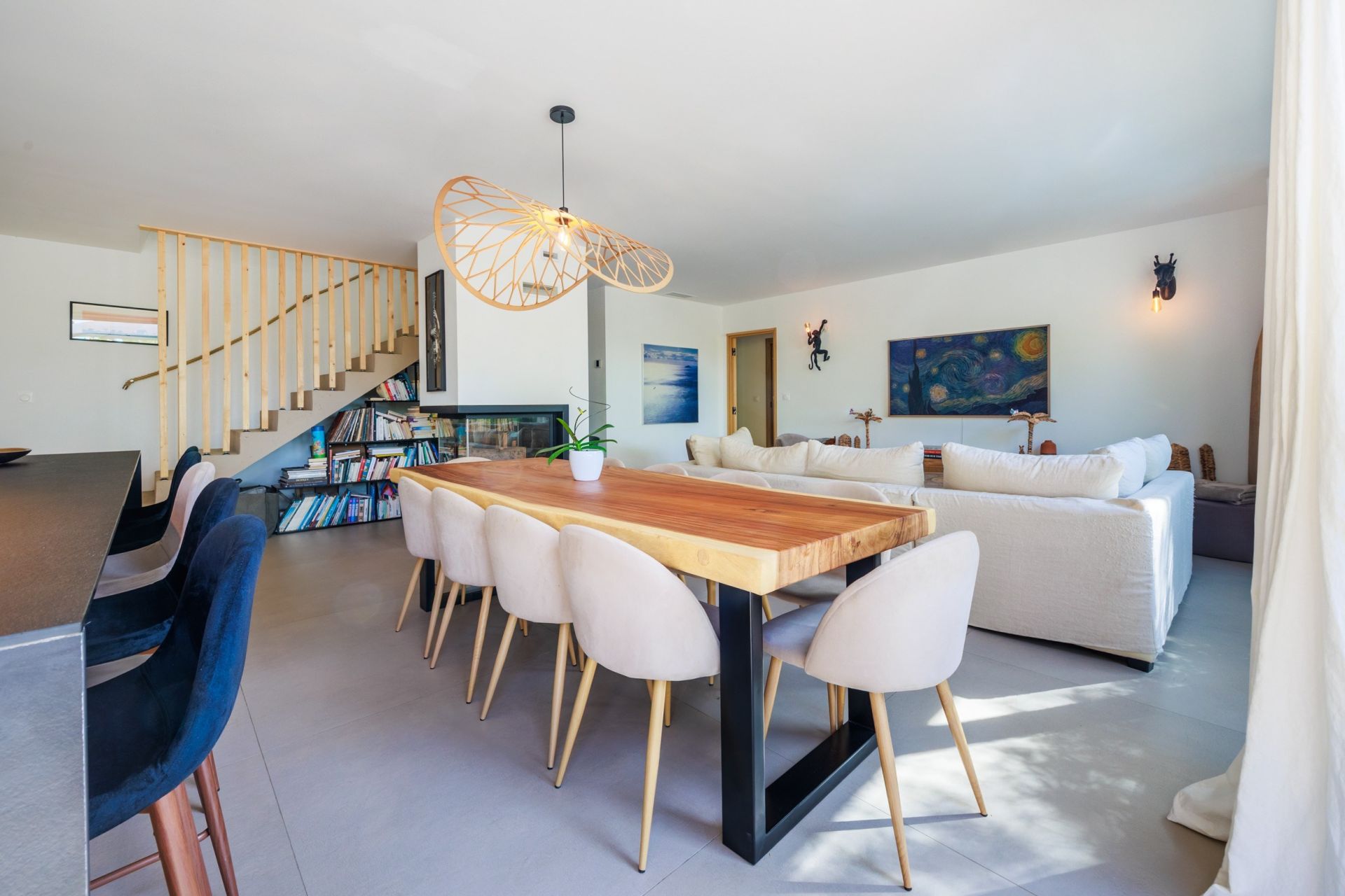 luxury house 7 Rooms for sale on CASSIS (13260)