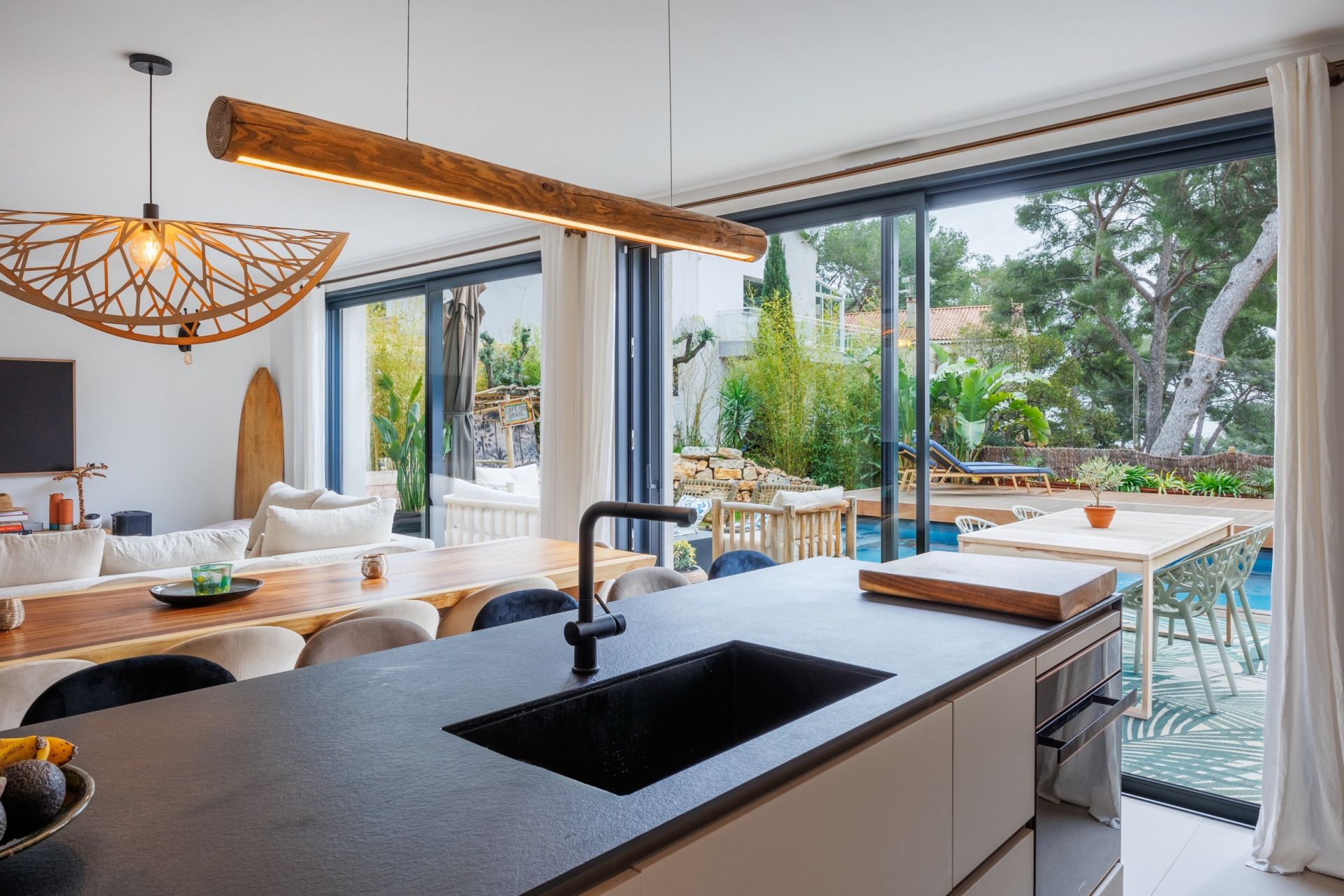 luxury house 7 Rooms for sale on CASSIS (13260)