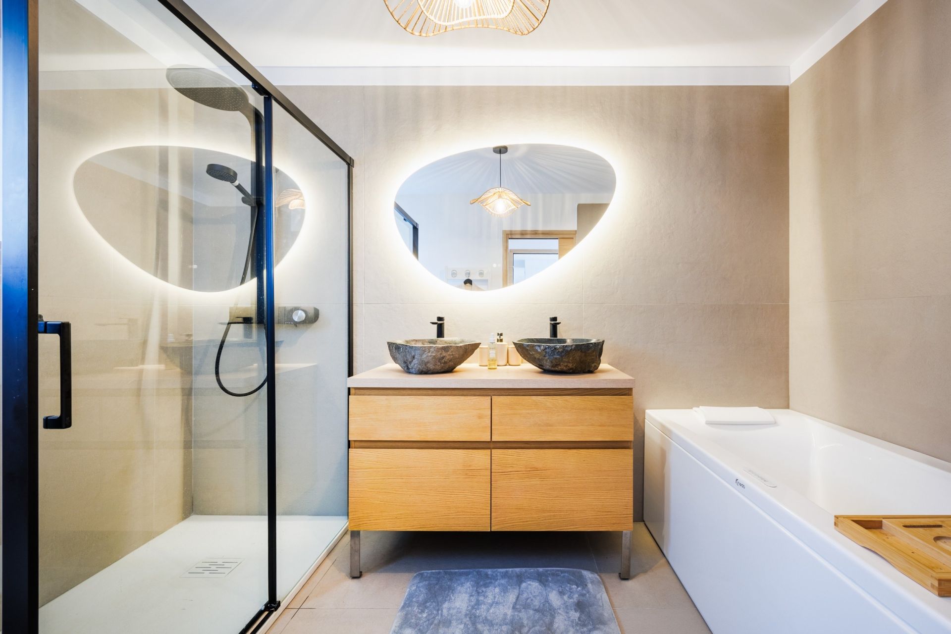 luxury house 7 Rooms for sale on CASSIS (13260)