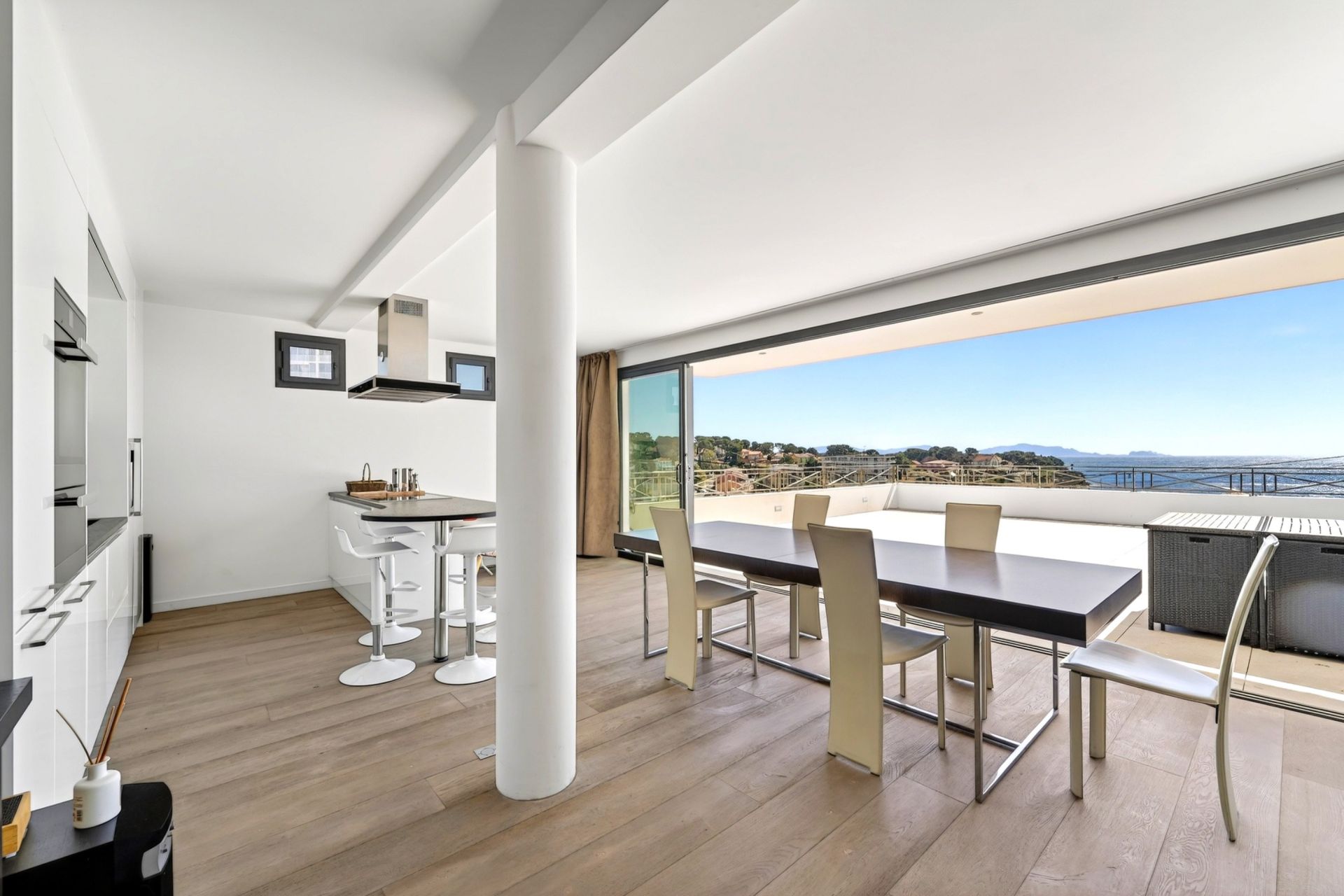 luxury apartment 4 Rooms for sale on CARRY LE ROUET (13620)