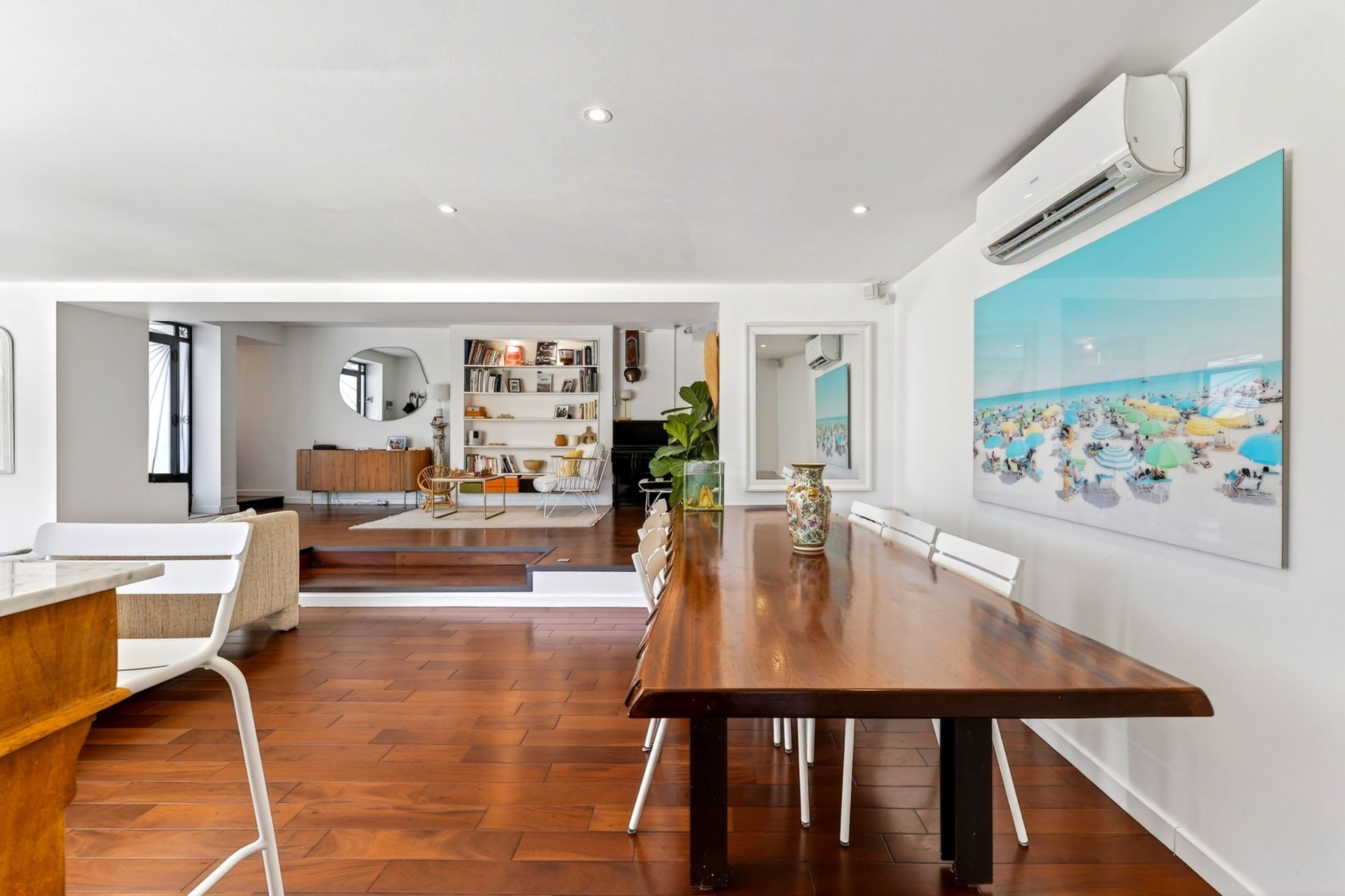 luxury house 5 Rooms for sale on MARSEILLE (13007)