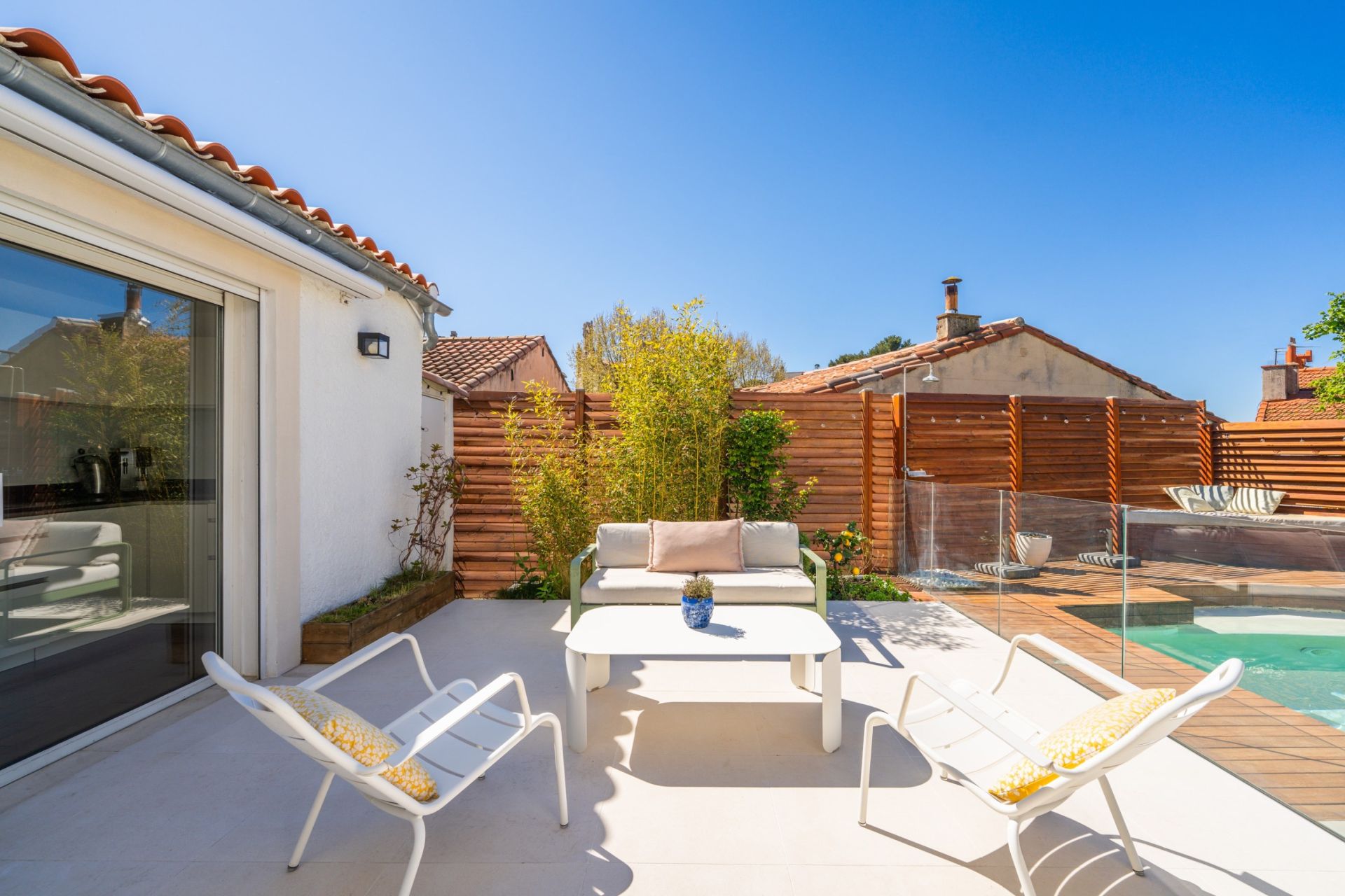 luxury house 5 Rooms for sale on MARSEILLE (13007)