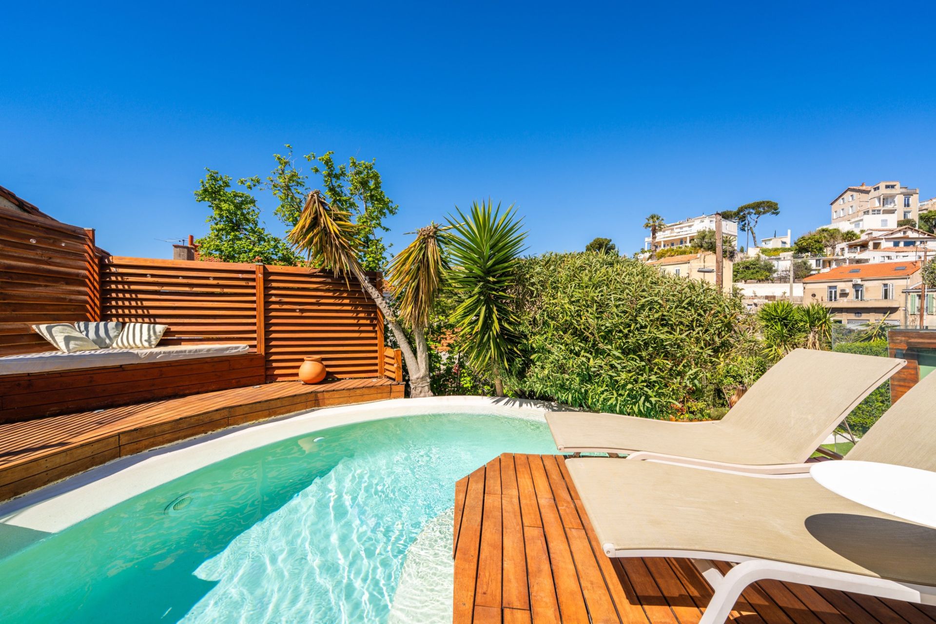 luxury house 5 Rooms for sale on MARSEILLE (13007)