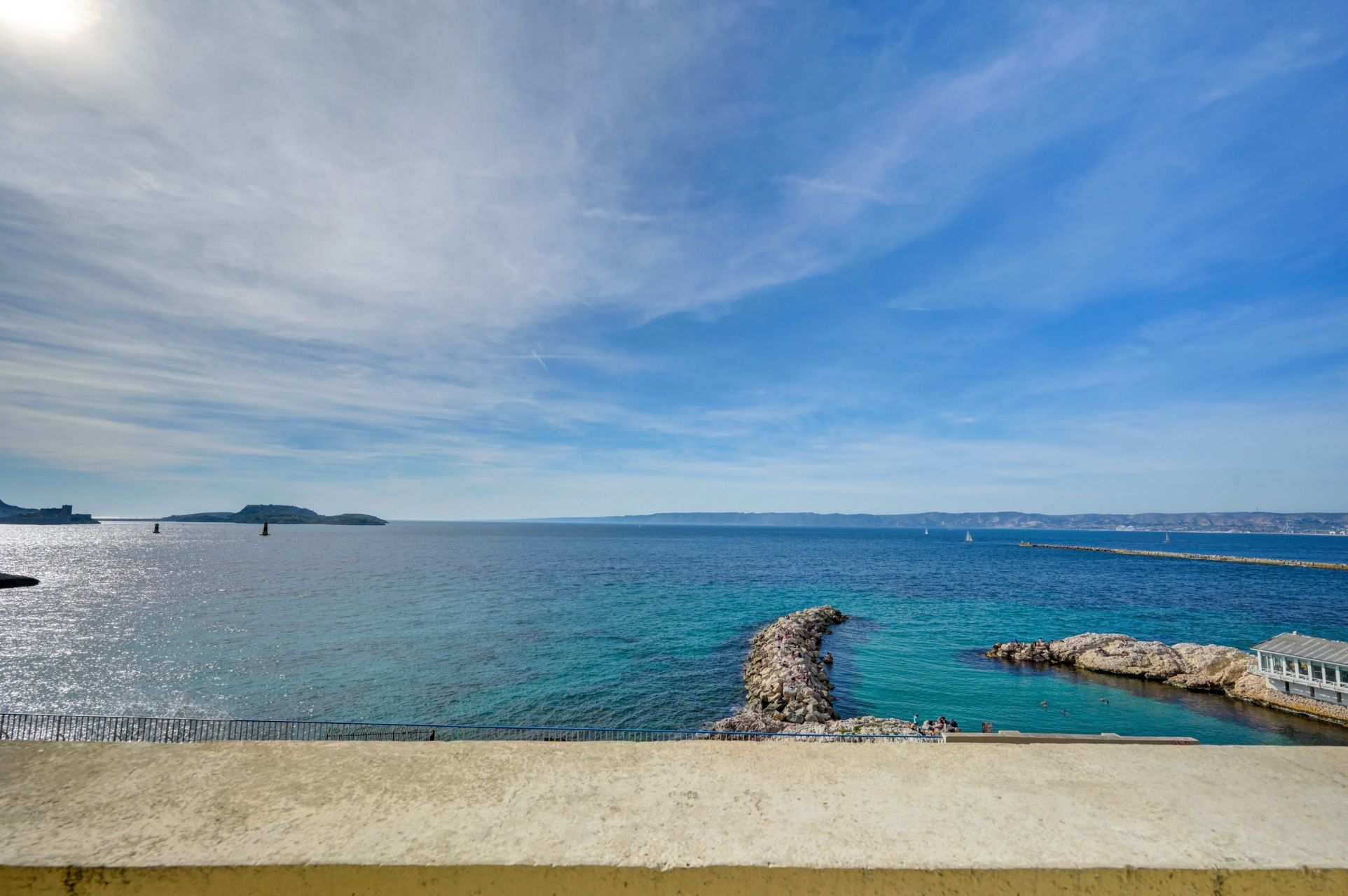 luxury apartment 4 Rooms for seasonal rent on MARSEILLE (13007)