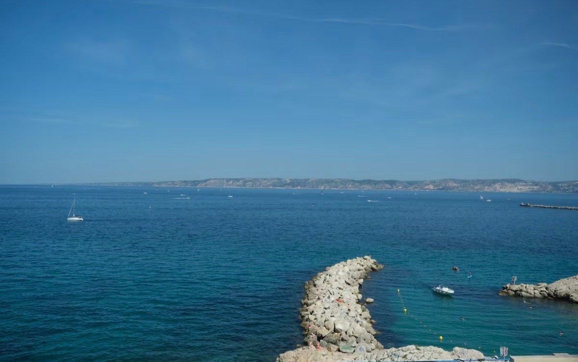 luxury apartment 4 Rooms for seasonal rent on MARSEILLE (13007)