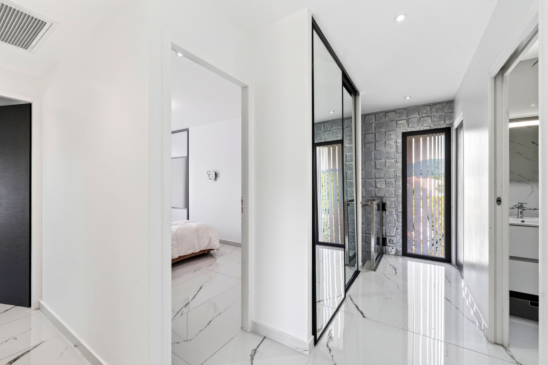 luxury house 6 Rooms for sale on LA CIOTAT (13600)