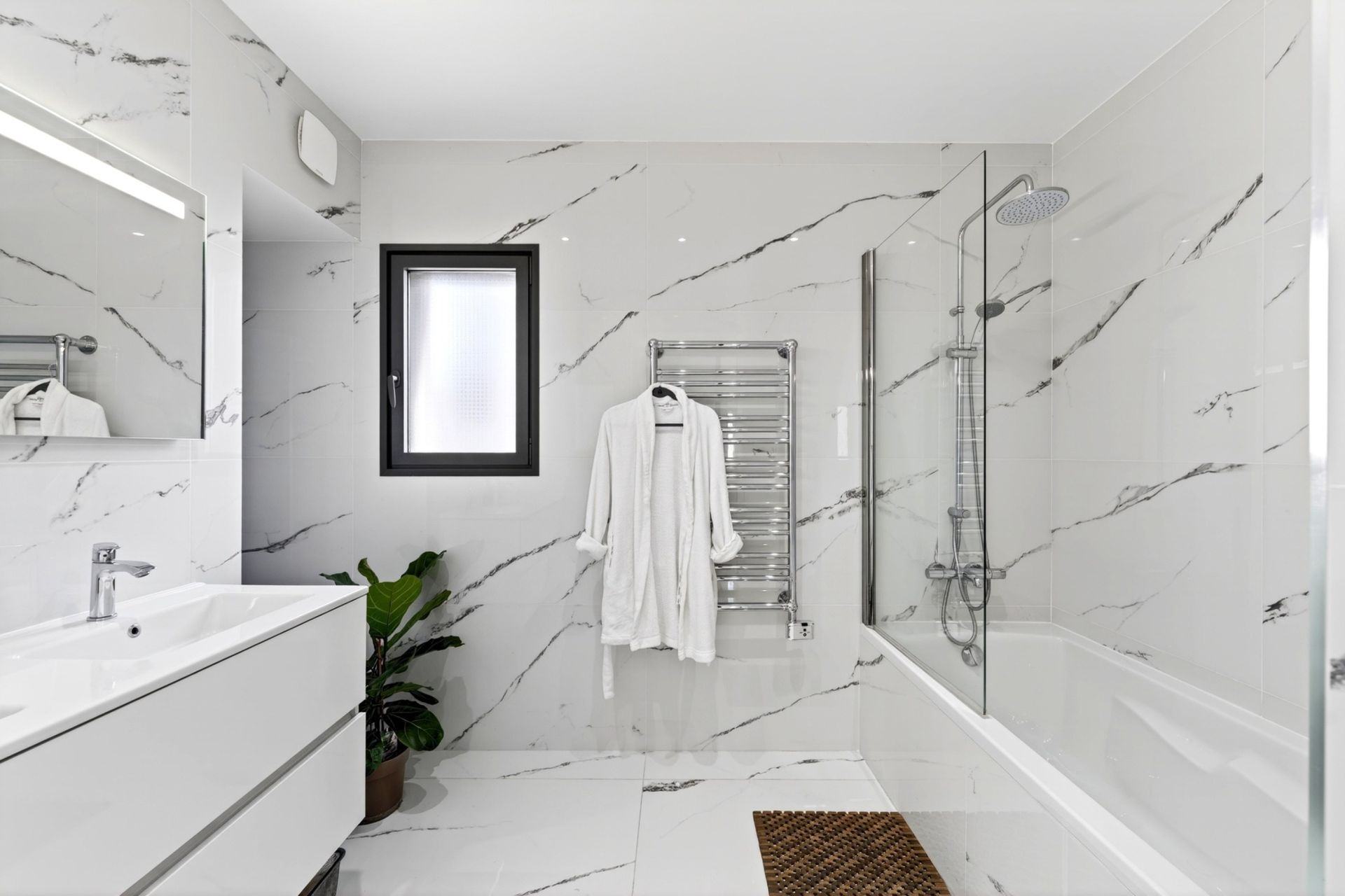 luxury house 6 Rooms for sale on LA CIOTAT (13600)