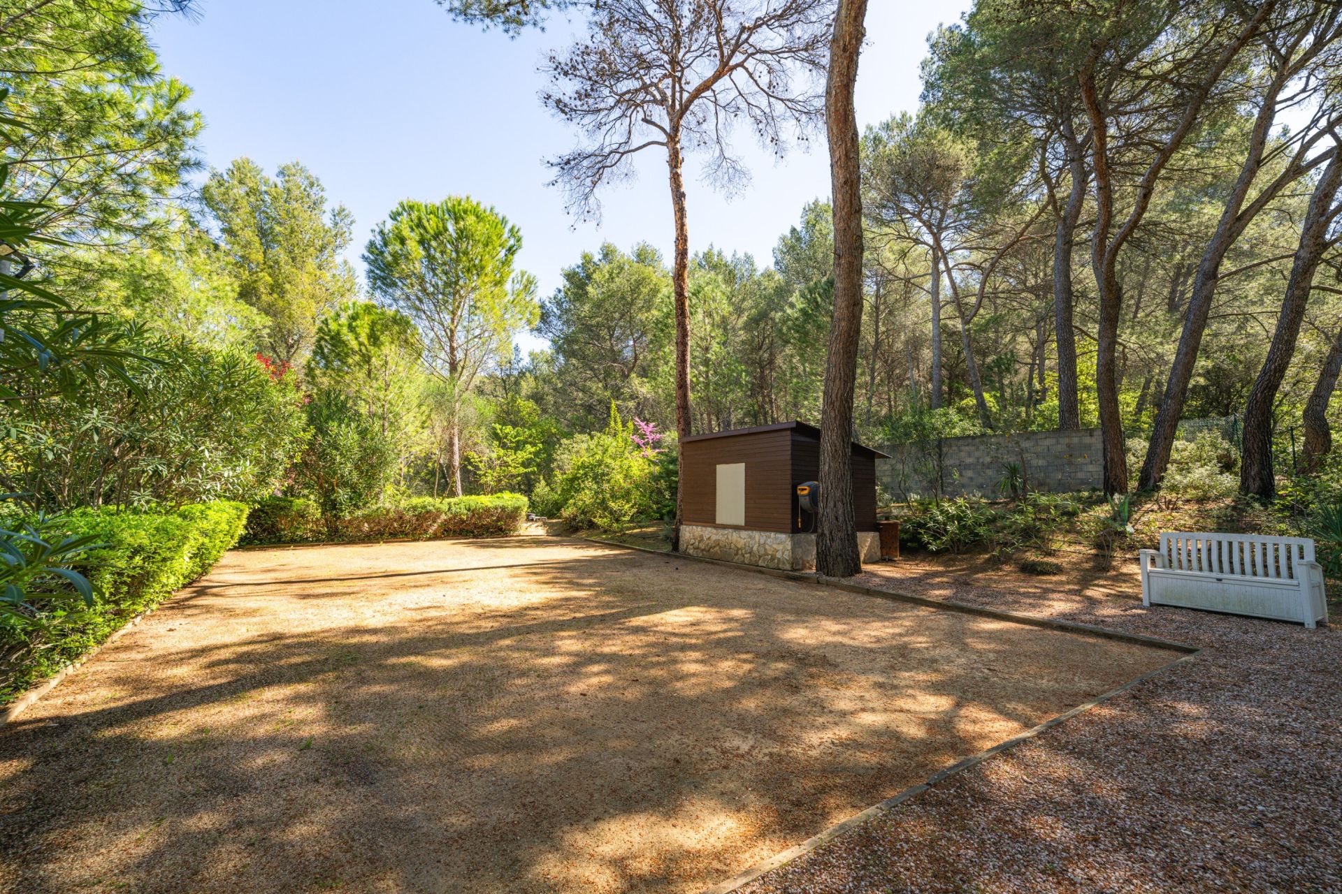 luxury house 5 Rooms for sale on GEMENOS (13420)