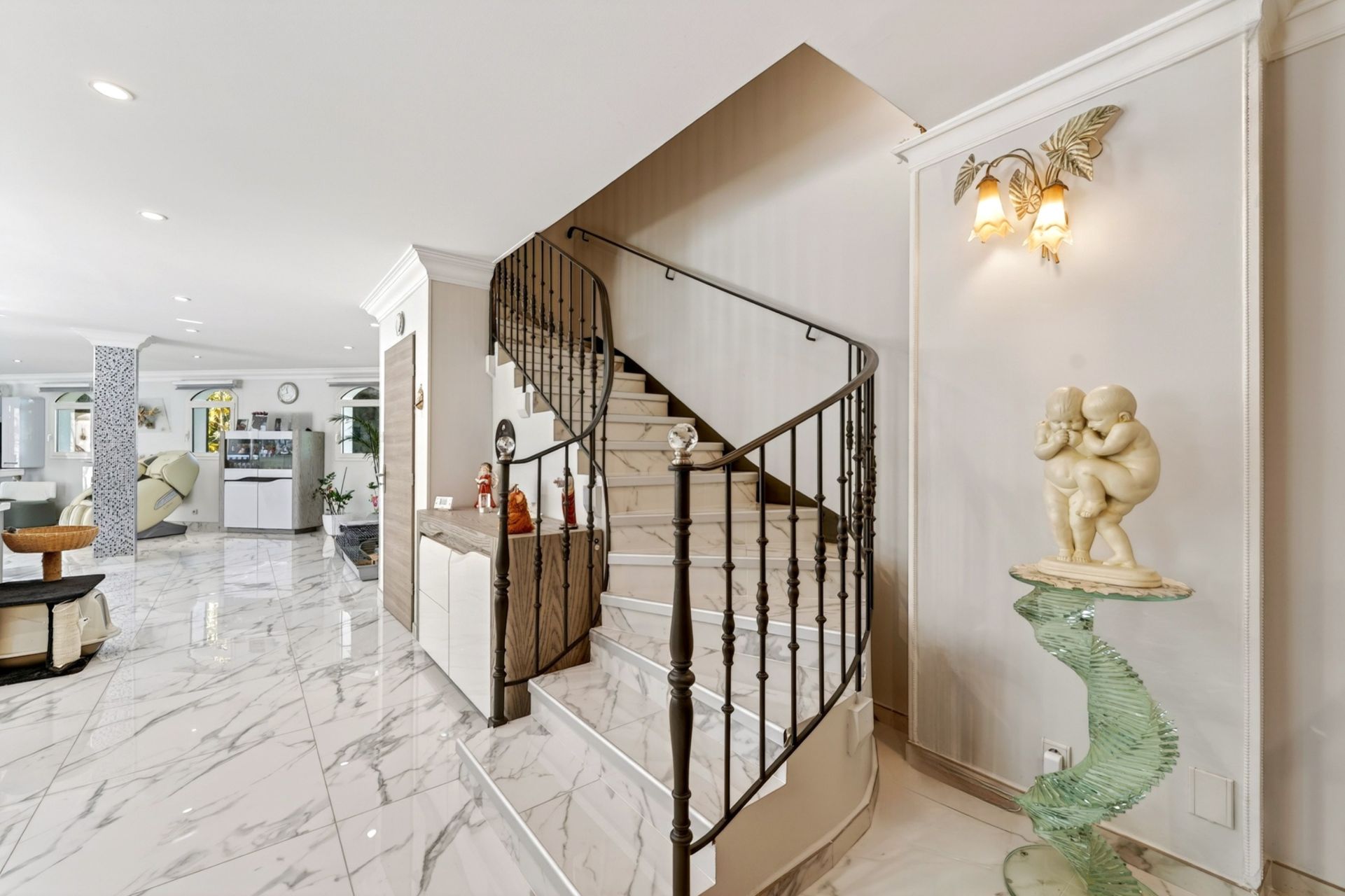 luxury house 5 Rooms for sale on GEMENOS (13420)