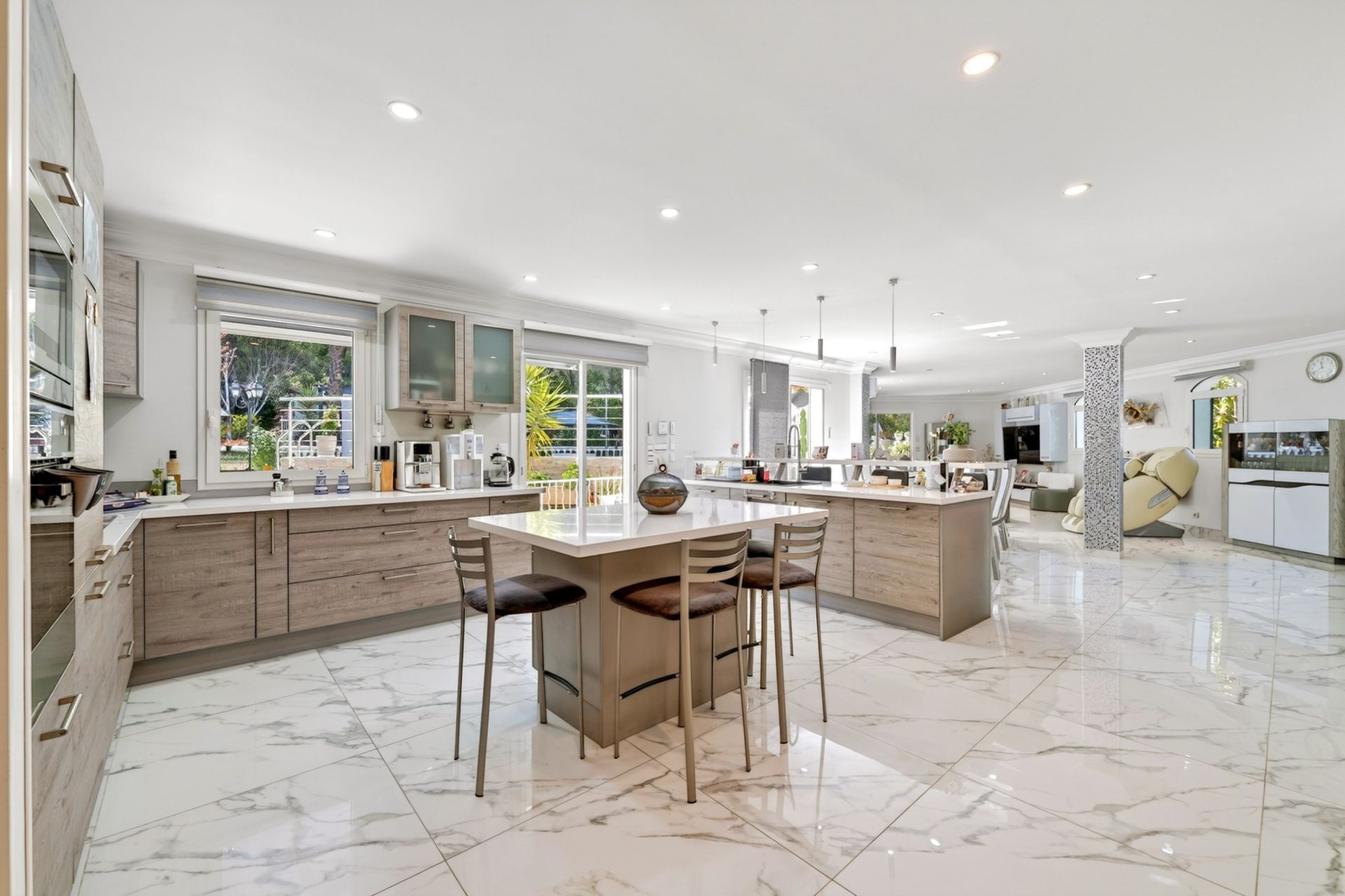 luxury house 5 Rooms for sale on GEMENOS (13420)