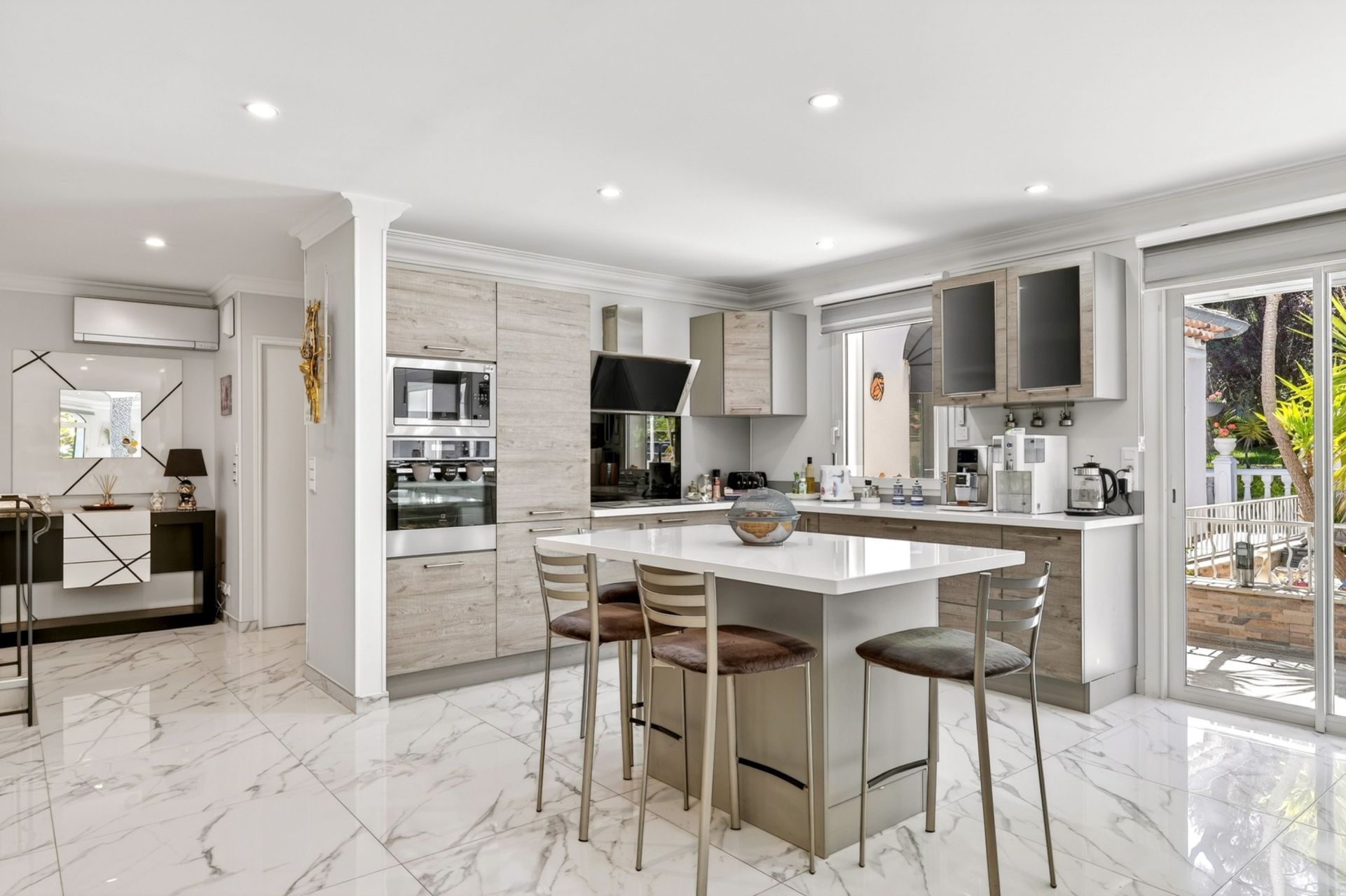 luxury house 5 Rooms for sale on GEMENOS (13420)