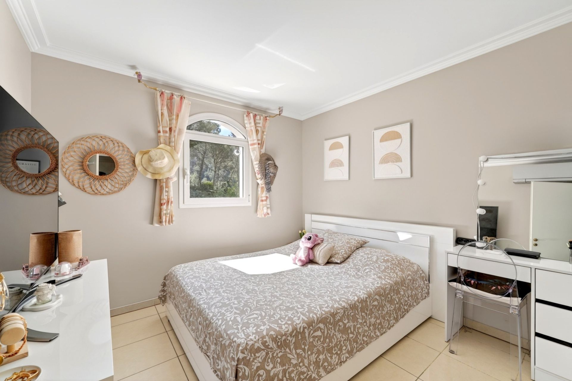 luxury house 5 Rooms for sale on GEMENOS (13420)