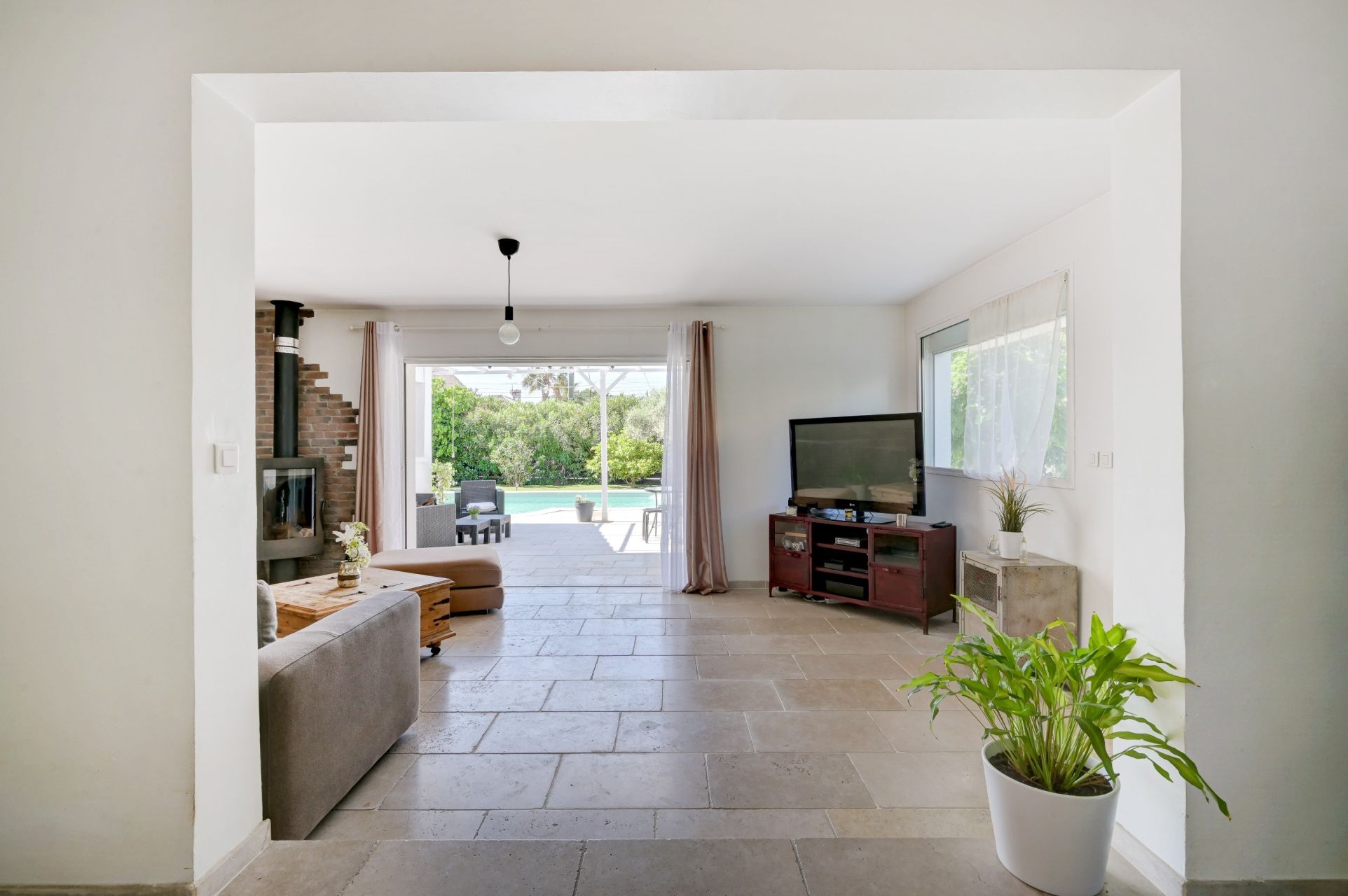 maison traditionnelle 7 Pièces en vente sur SAUSSET LES PINS (13960)