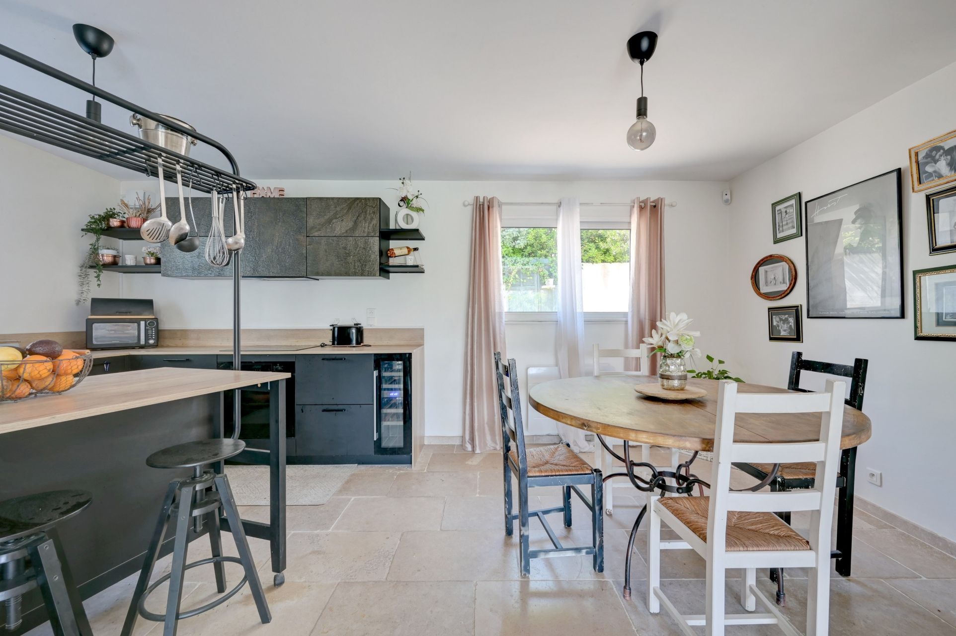 maison traditionnelle 7 Pièces en vente sur SAUSSET LES PINS (13960)