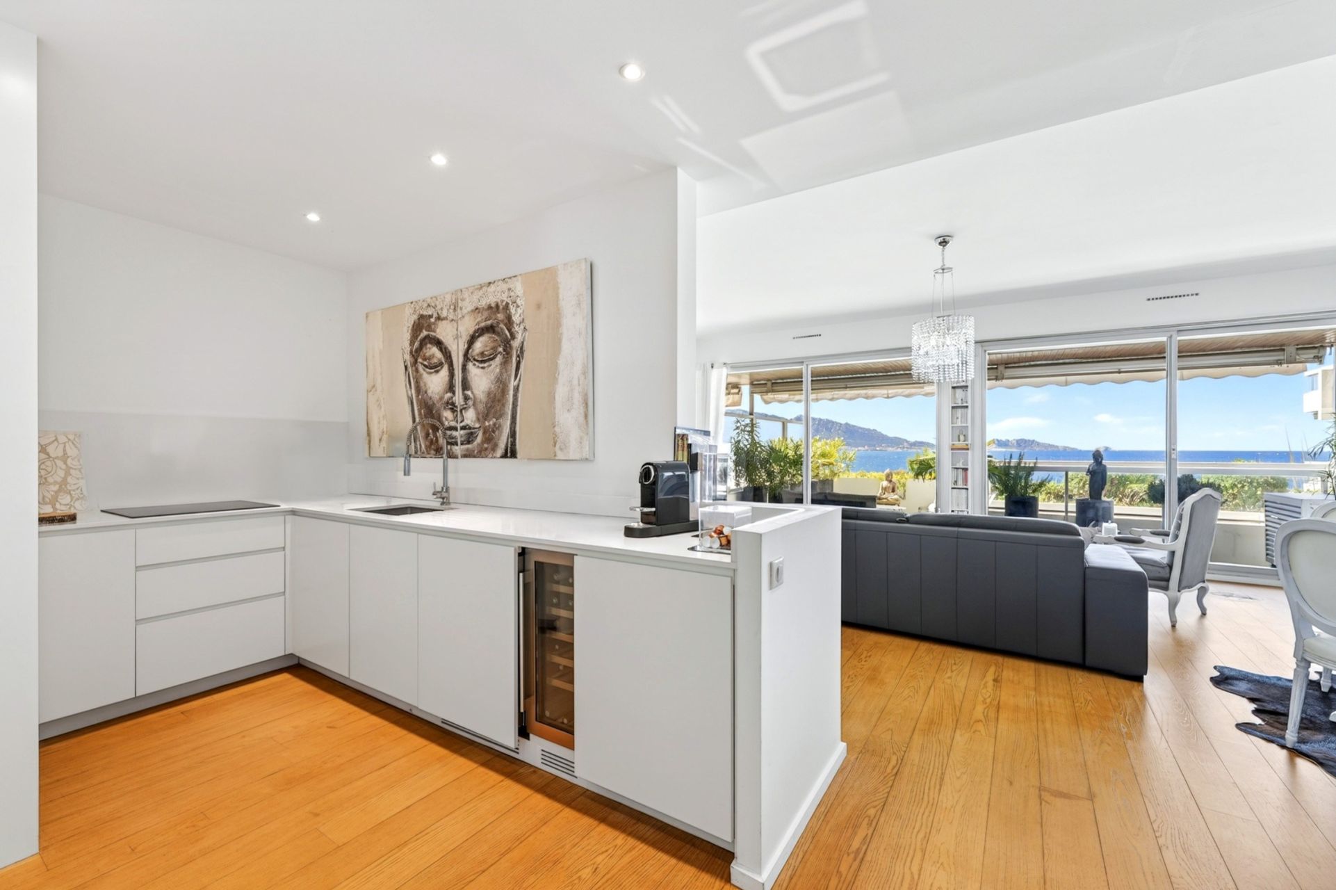 luxury apartment 3 Rooms for sale on MARSEILLE (13007)