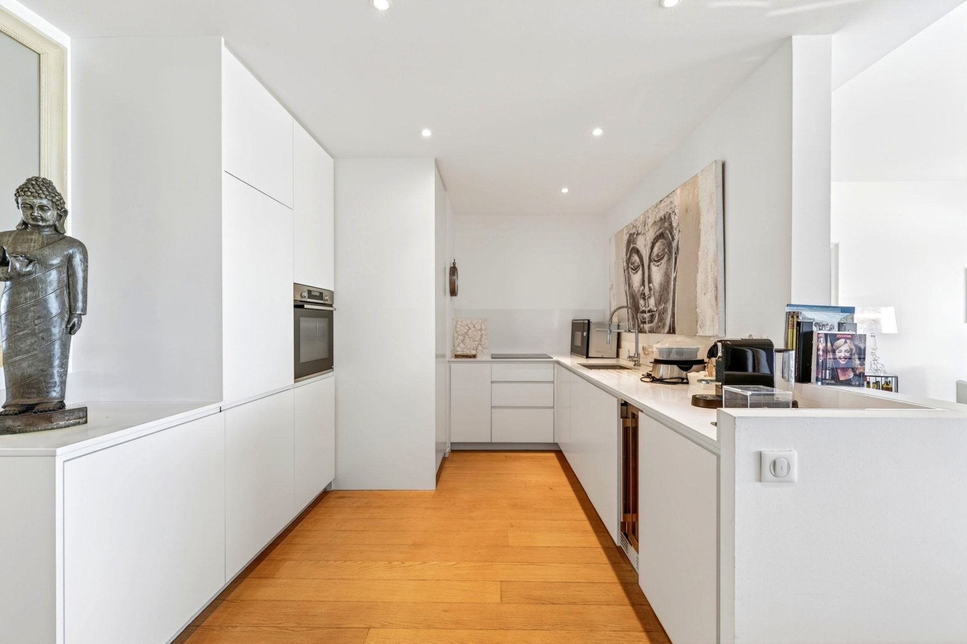 luxury apartment 3 Rooms for sale on MARSEILLE (13007)