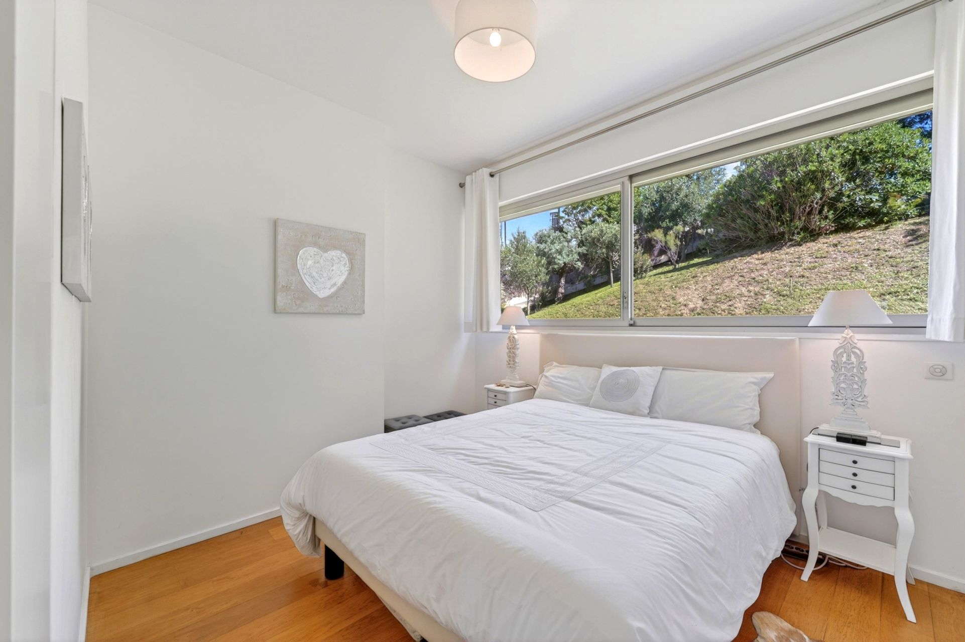 luxury apartment 3 Rooms for sale on MARSEILLE (13007)