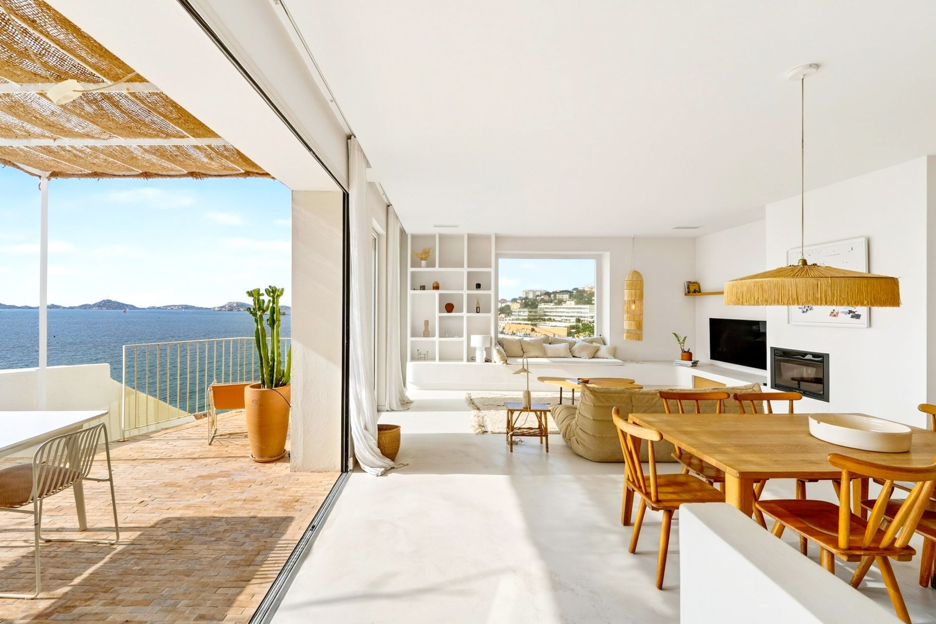 luxury house 5 Rooms for sale on MARSEILLE (13007)