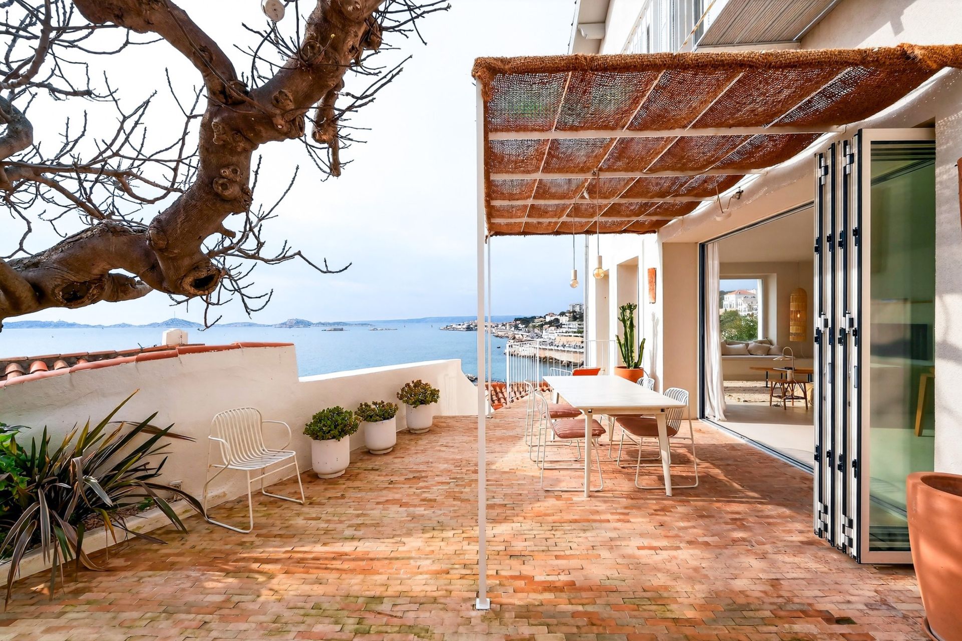 luxury house 5 Rooms for sale on MARSEILLE (13007)