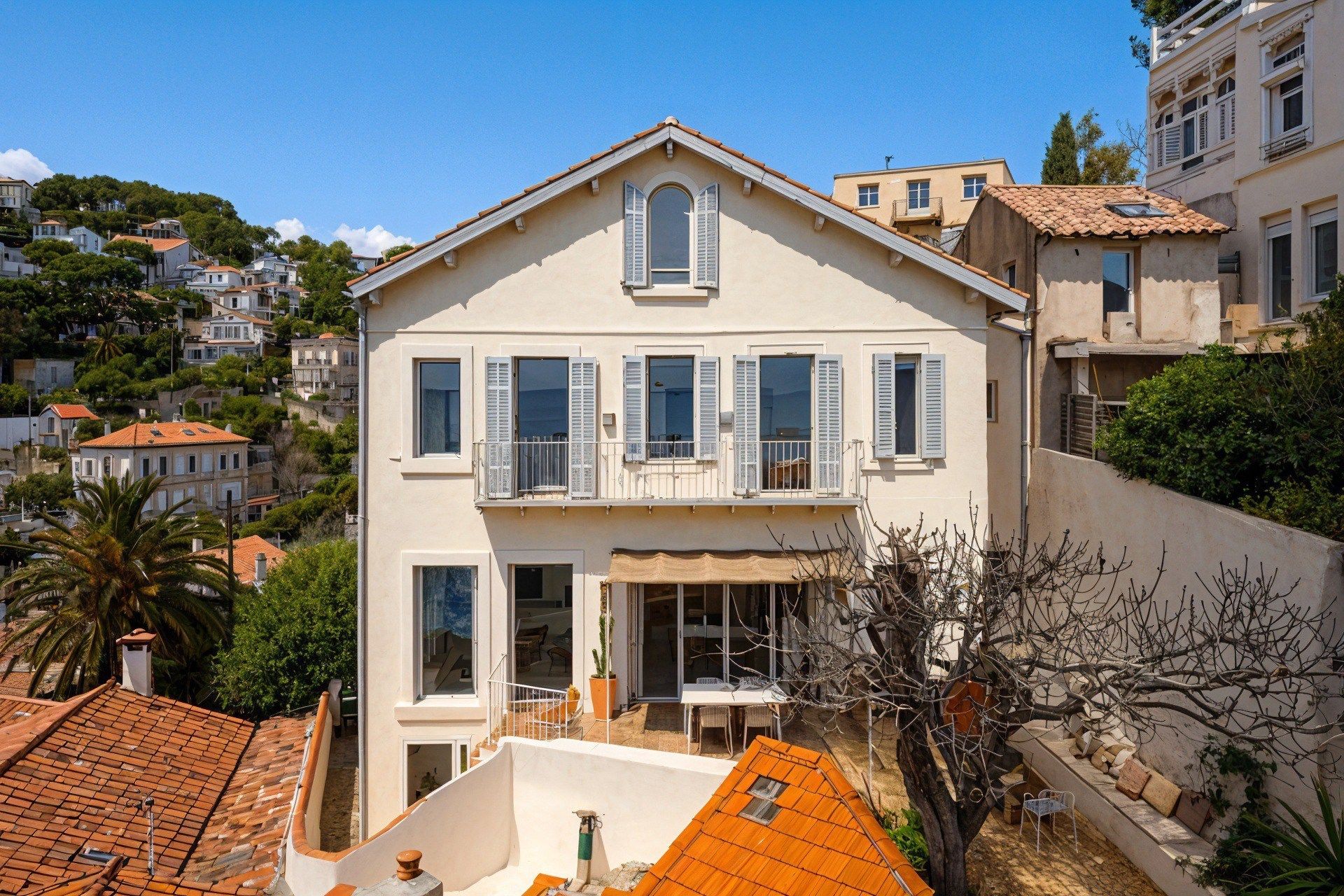 luxury house 5 Rooms for sale on MARSEILLE (13007)