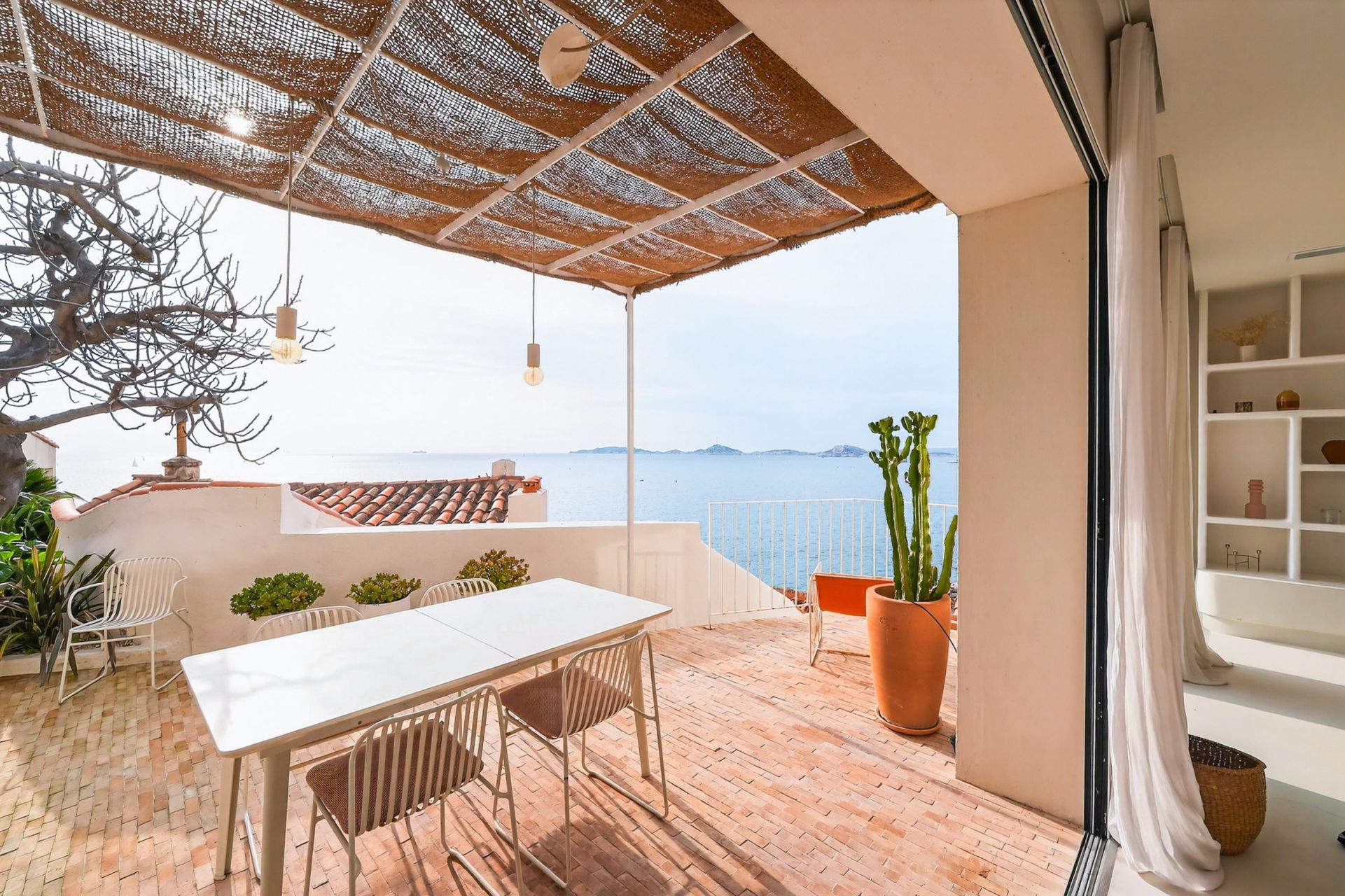 luxury house 5 Rooms for sale on MARSEILLE (13007)