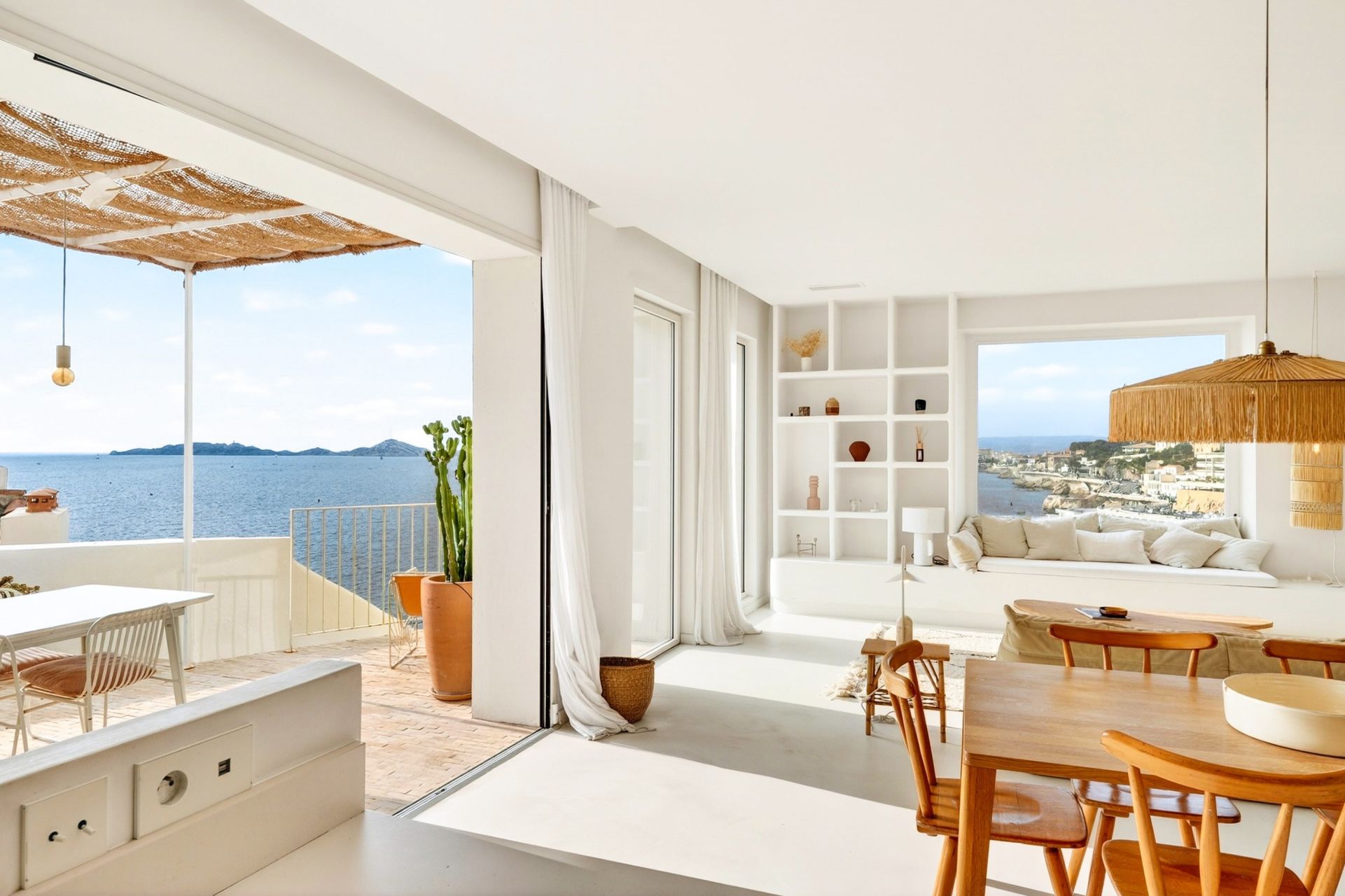 luxury house 5 Rooms for sale on MARSEILLE (13007)