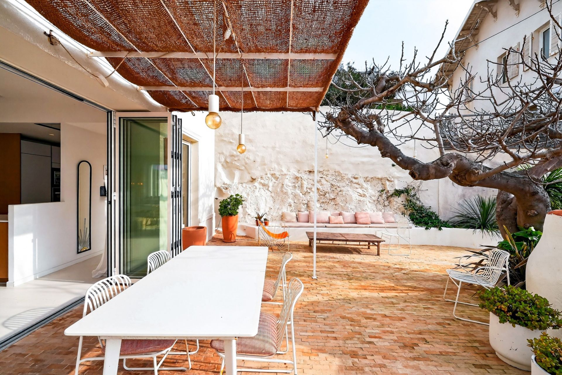 luxury house 5 Rooms for sale on MARSEILLE (13007)
