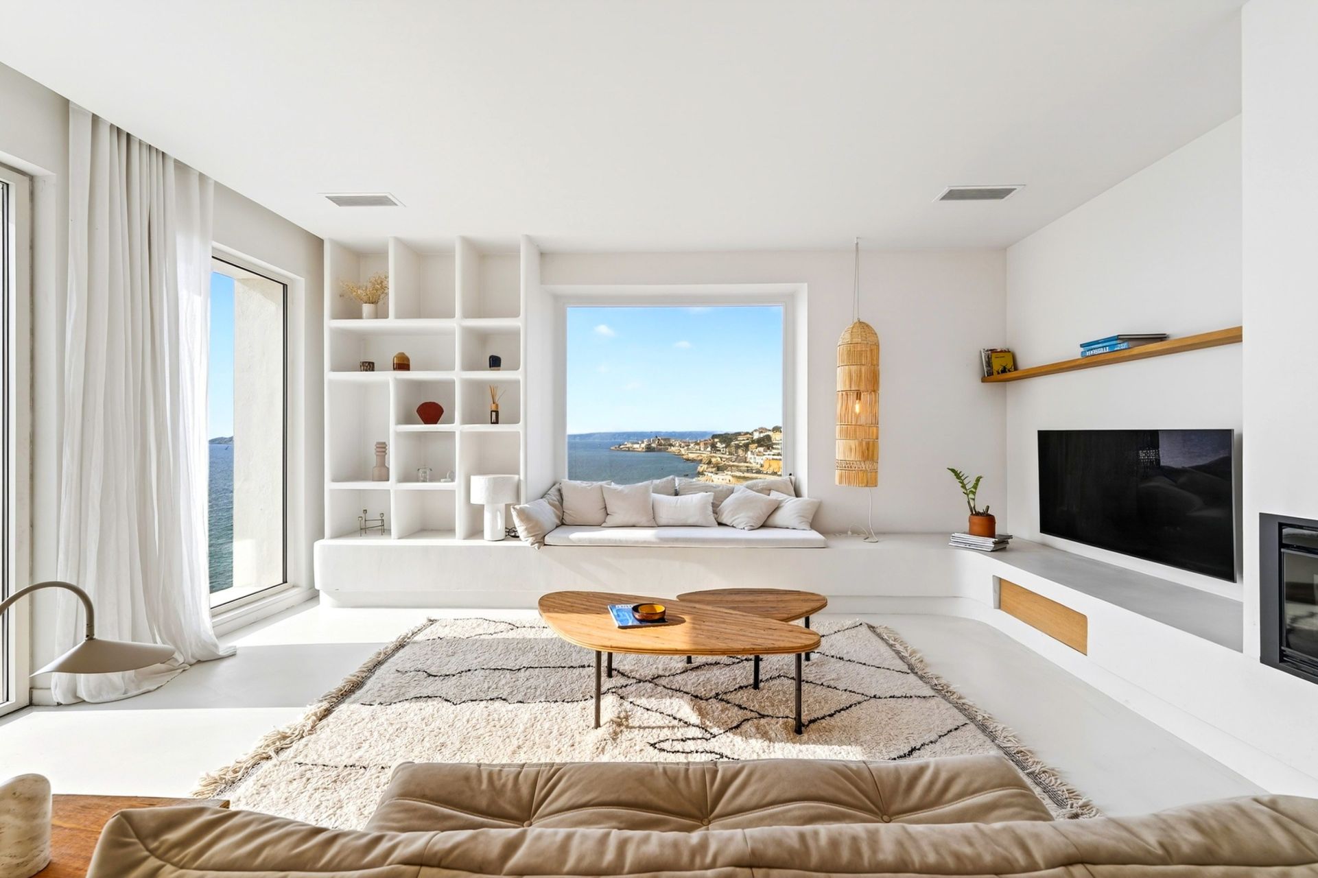 luxury house 5 Rooms for sale on MARSEILLE (13007)