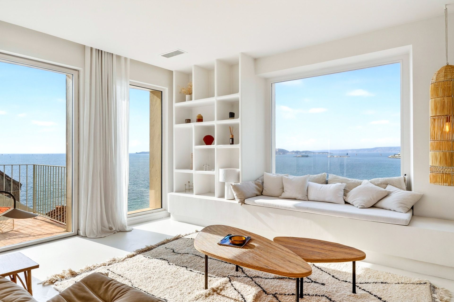 luxury house 5 Rooms for sale on MARSEILLE (13007)