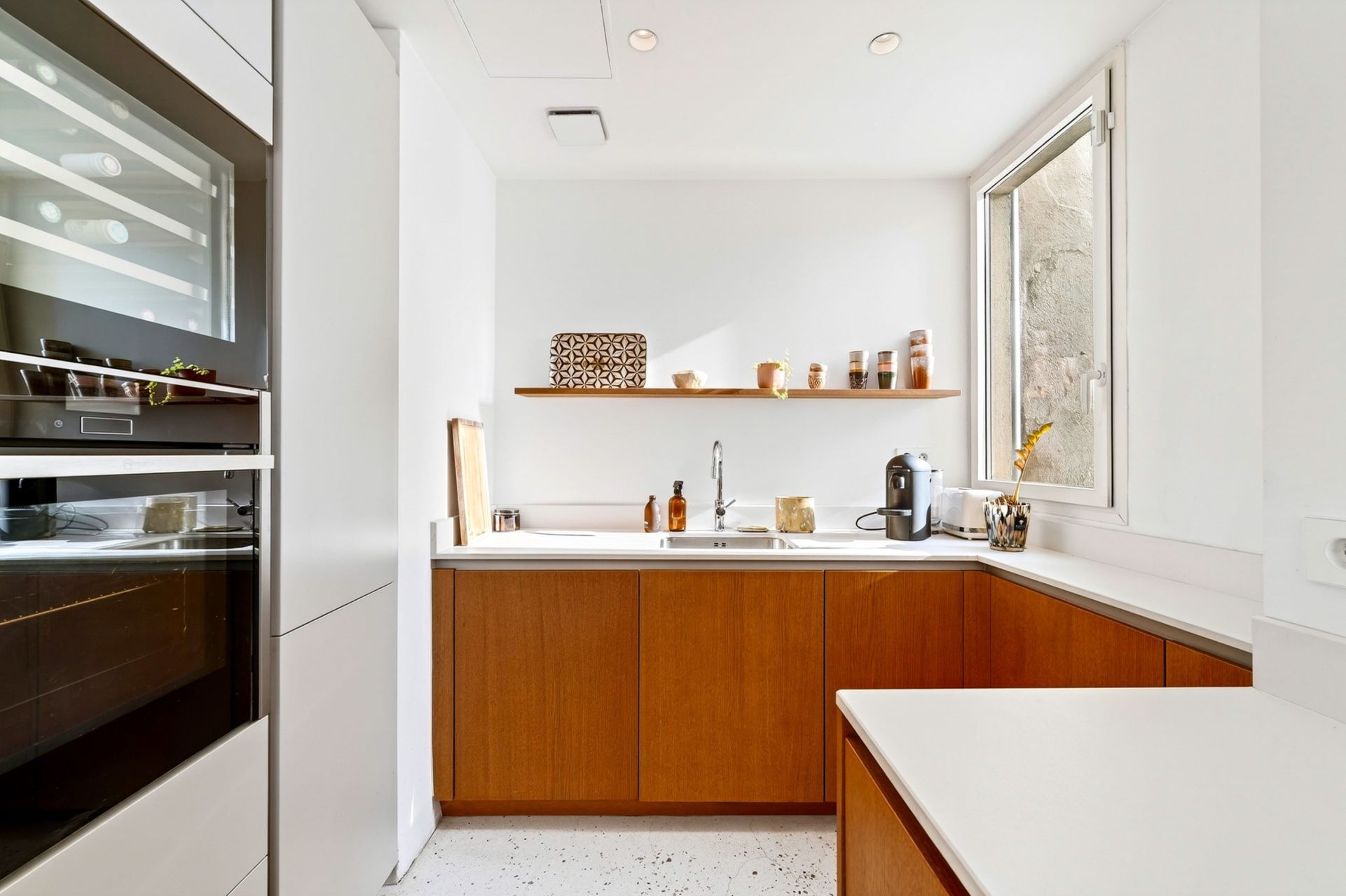 luxury house 5 Rooms for sale on MARSEILLE (13007)