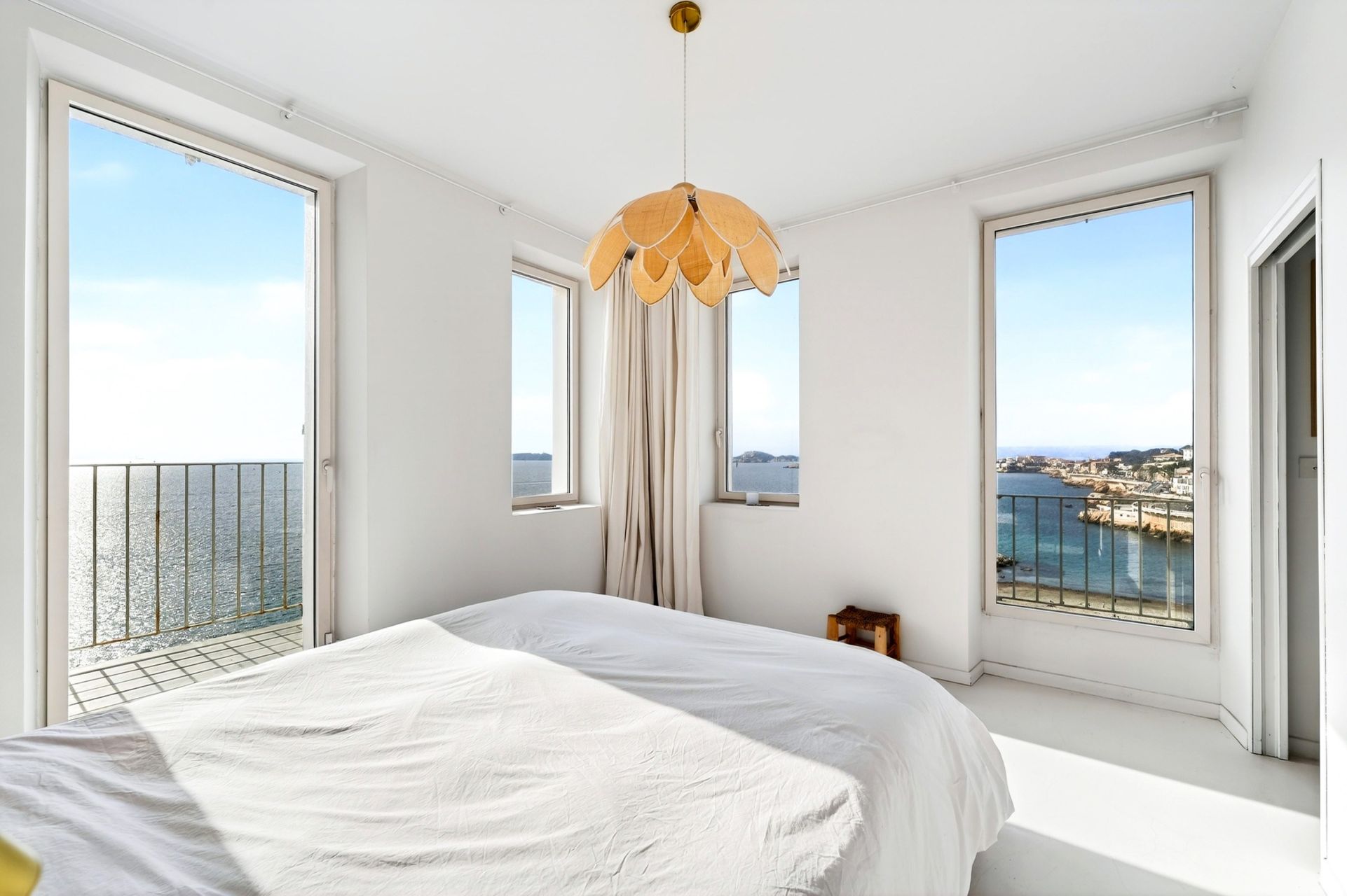 luxury house 5 Rooms for sale on MARSEILLE (13007)