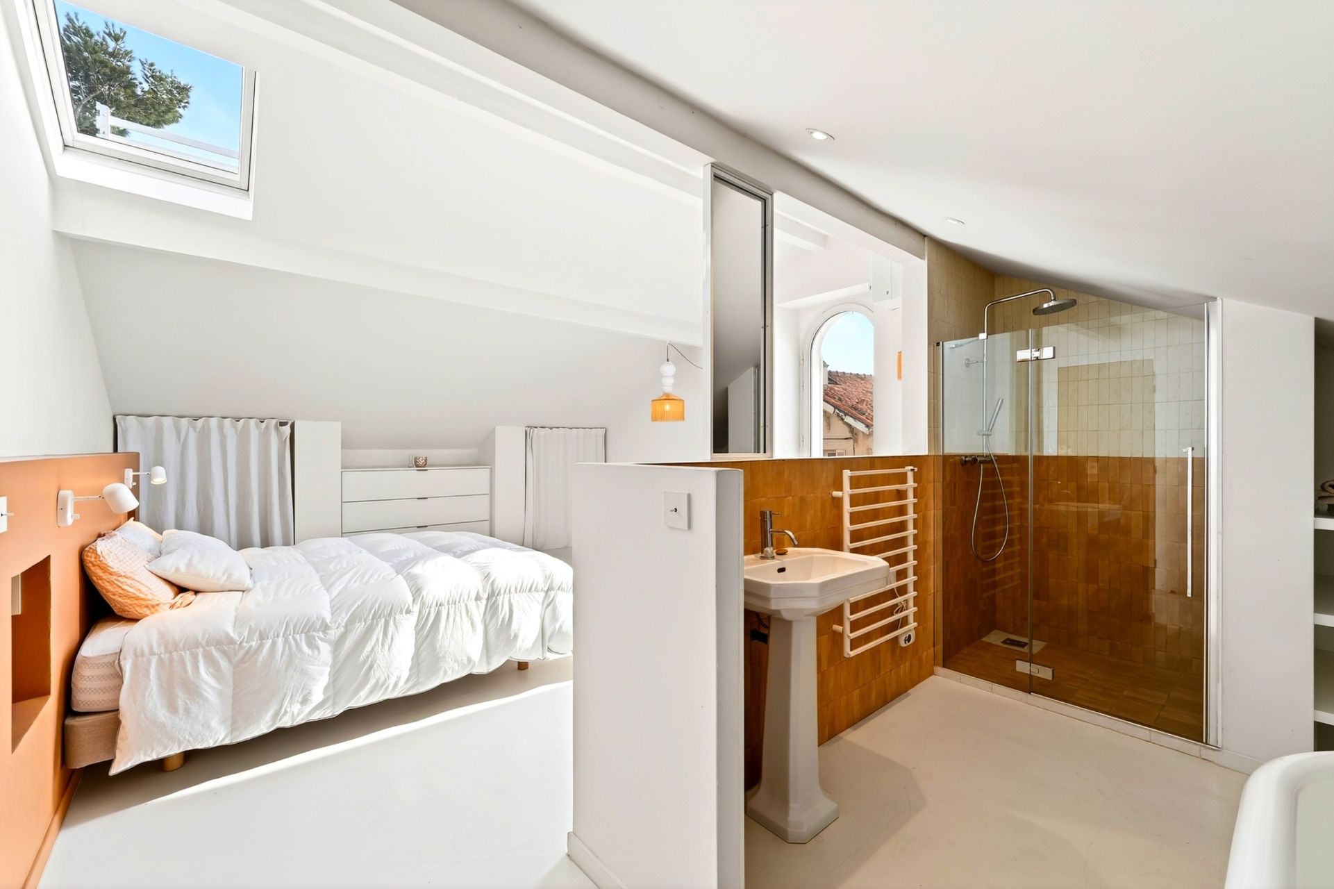 luxury house 5 Rooms for sale on MARSEILLE (13007)